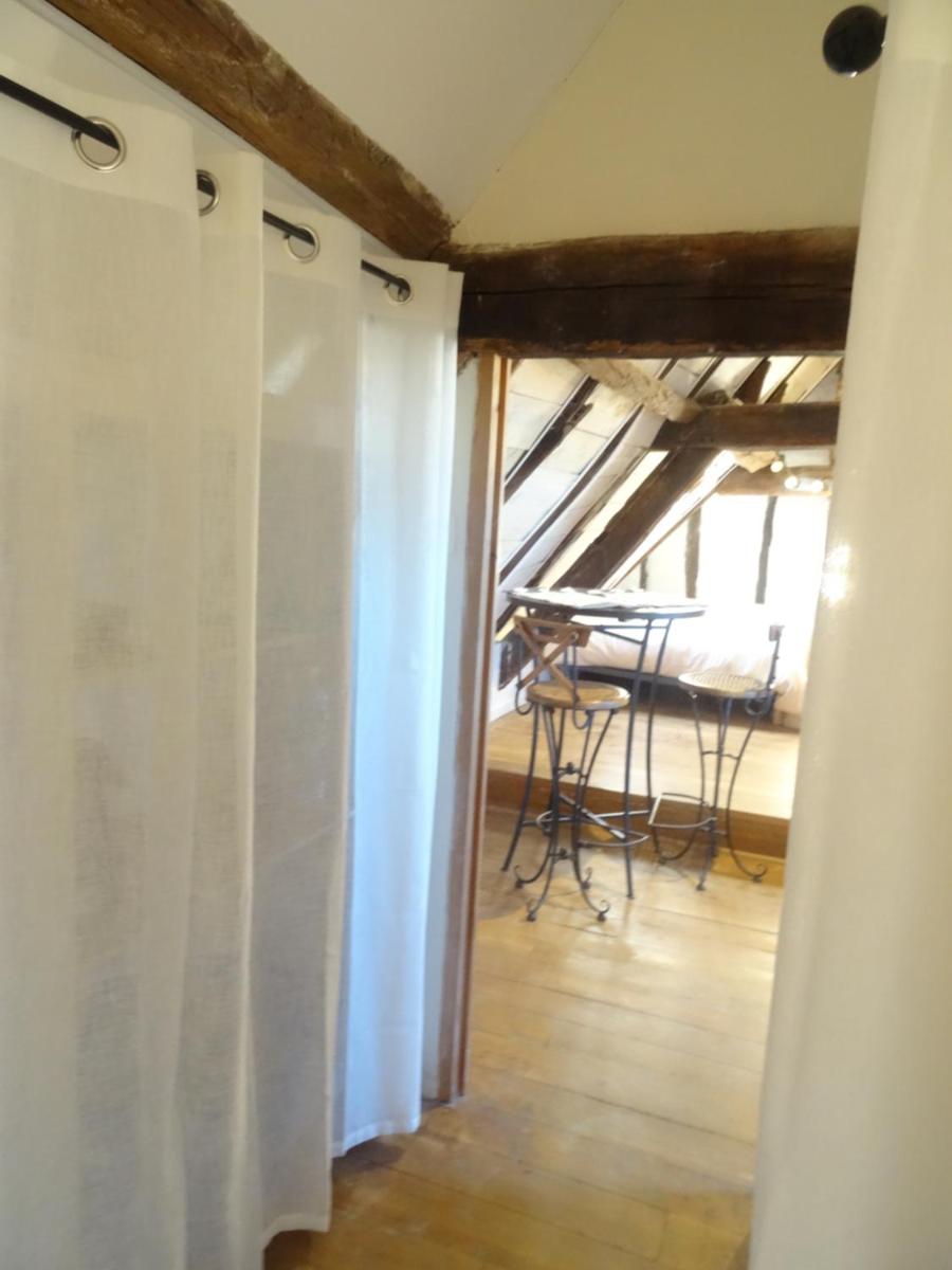 Studio Apartment - Photo 15