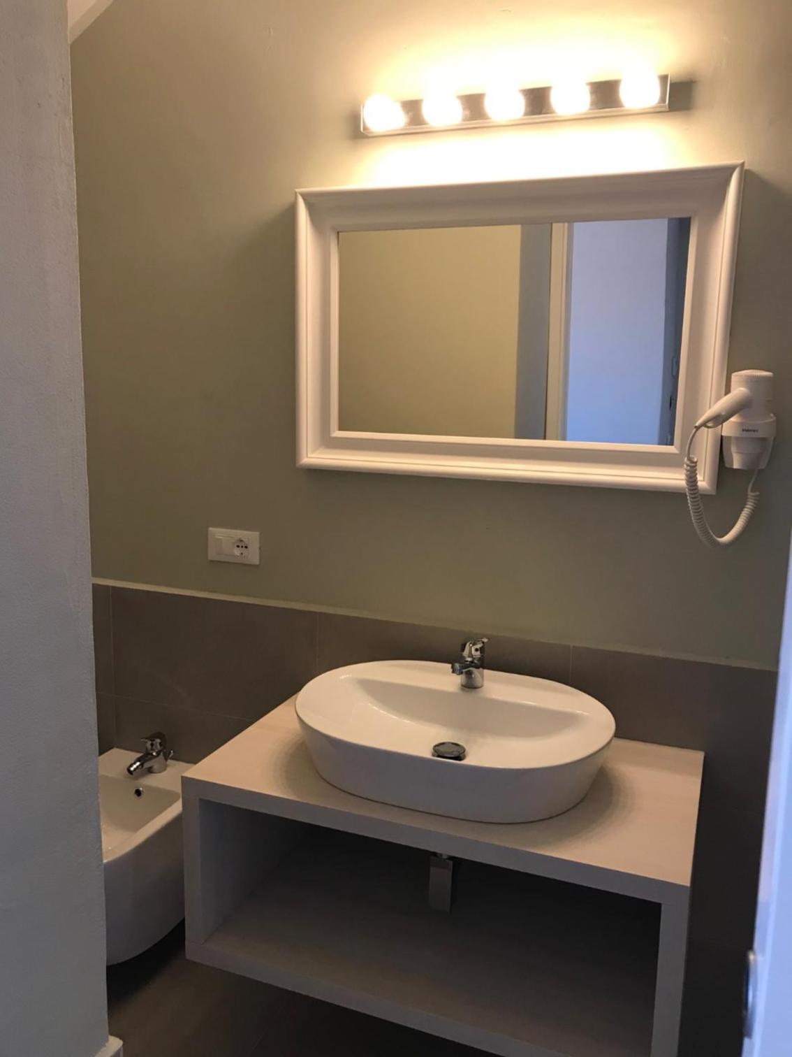 Standard Double or Twin Room - Photo 8