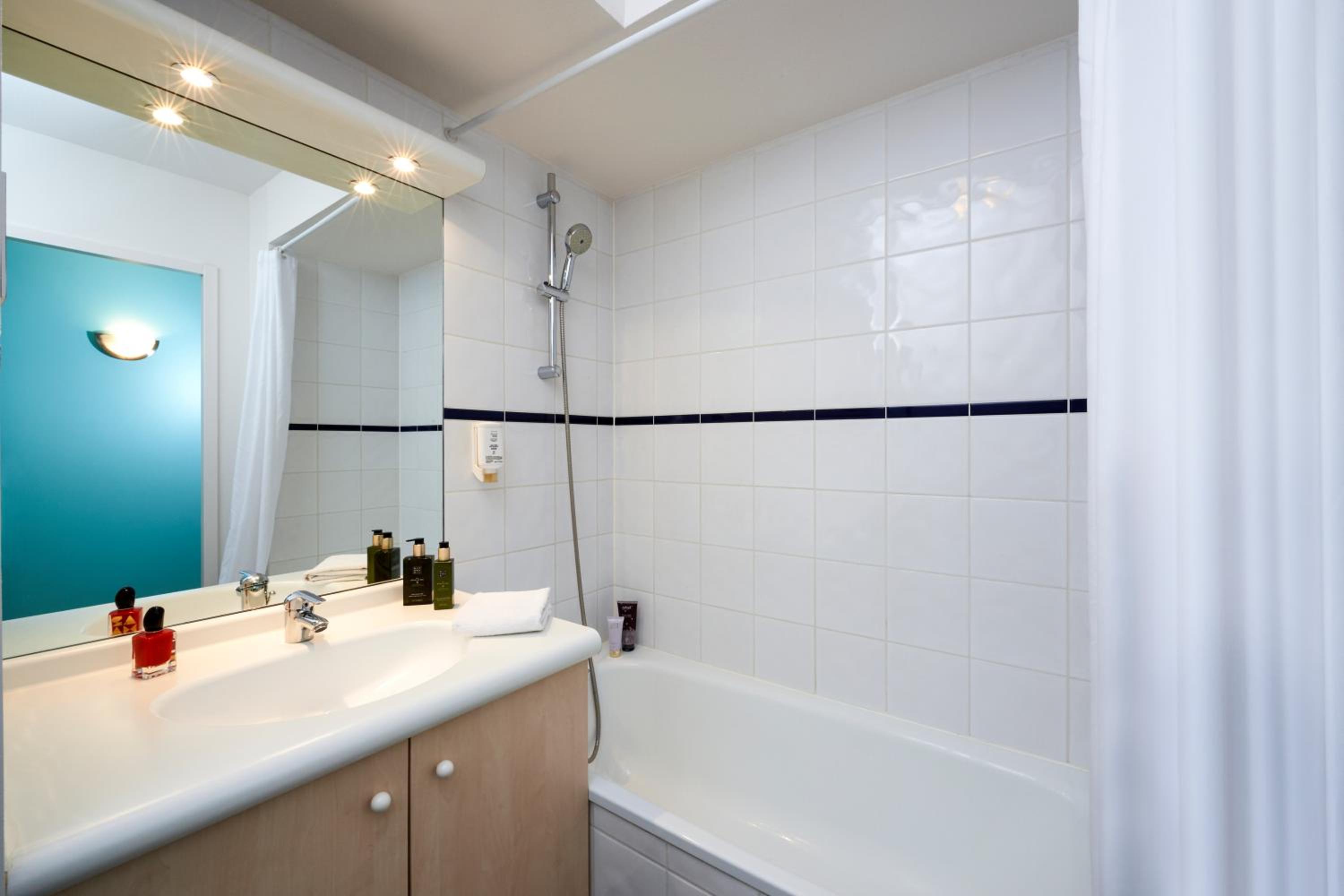 One-Bedroom Apartment - Photo 3