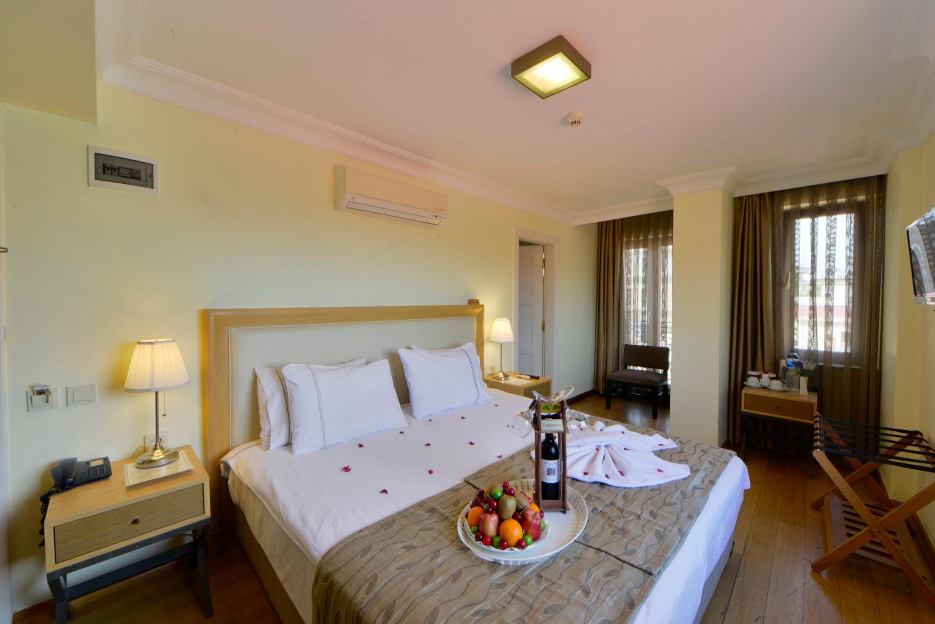 Deluxe Double or Twin Room with Sea View