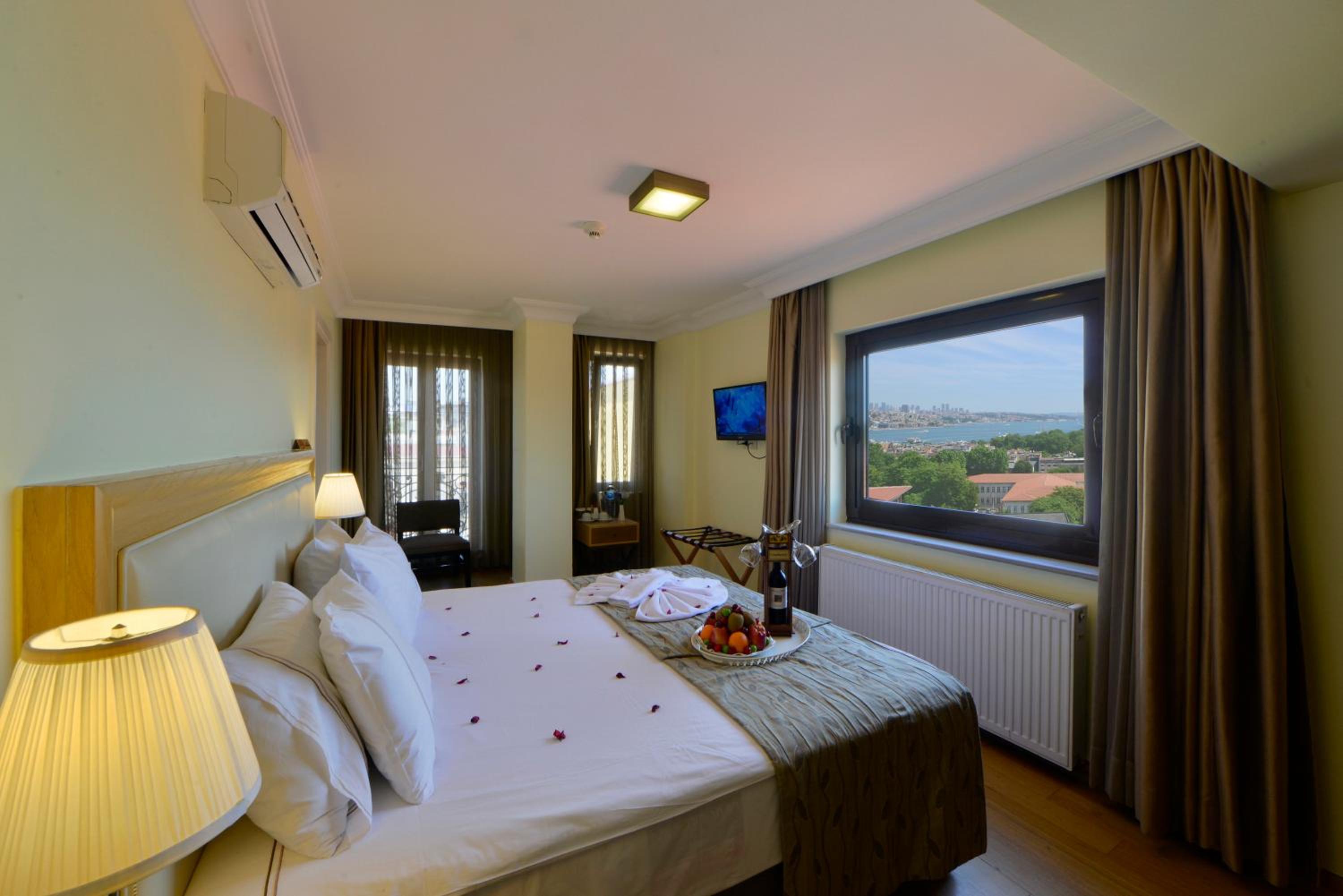 Deluxe Double or Twin Room with Sea View