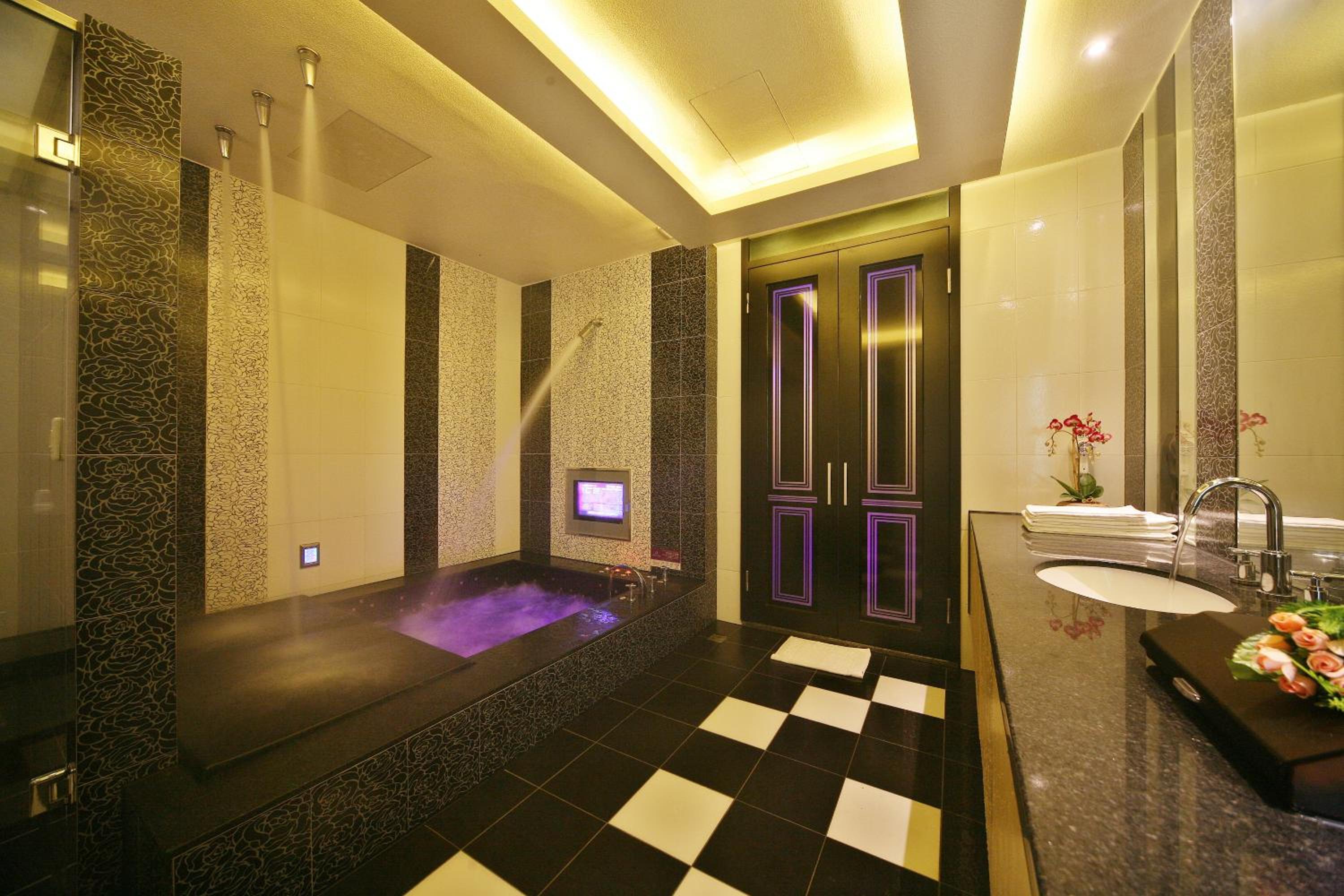 Deluxe Double Room (Check-in after 20:00) - Photo 6