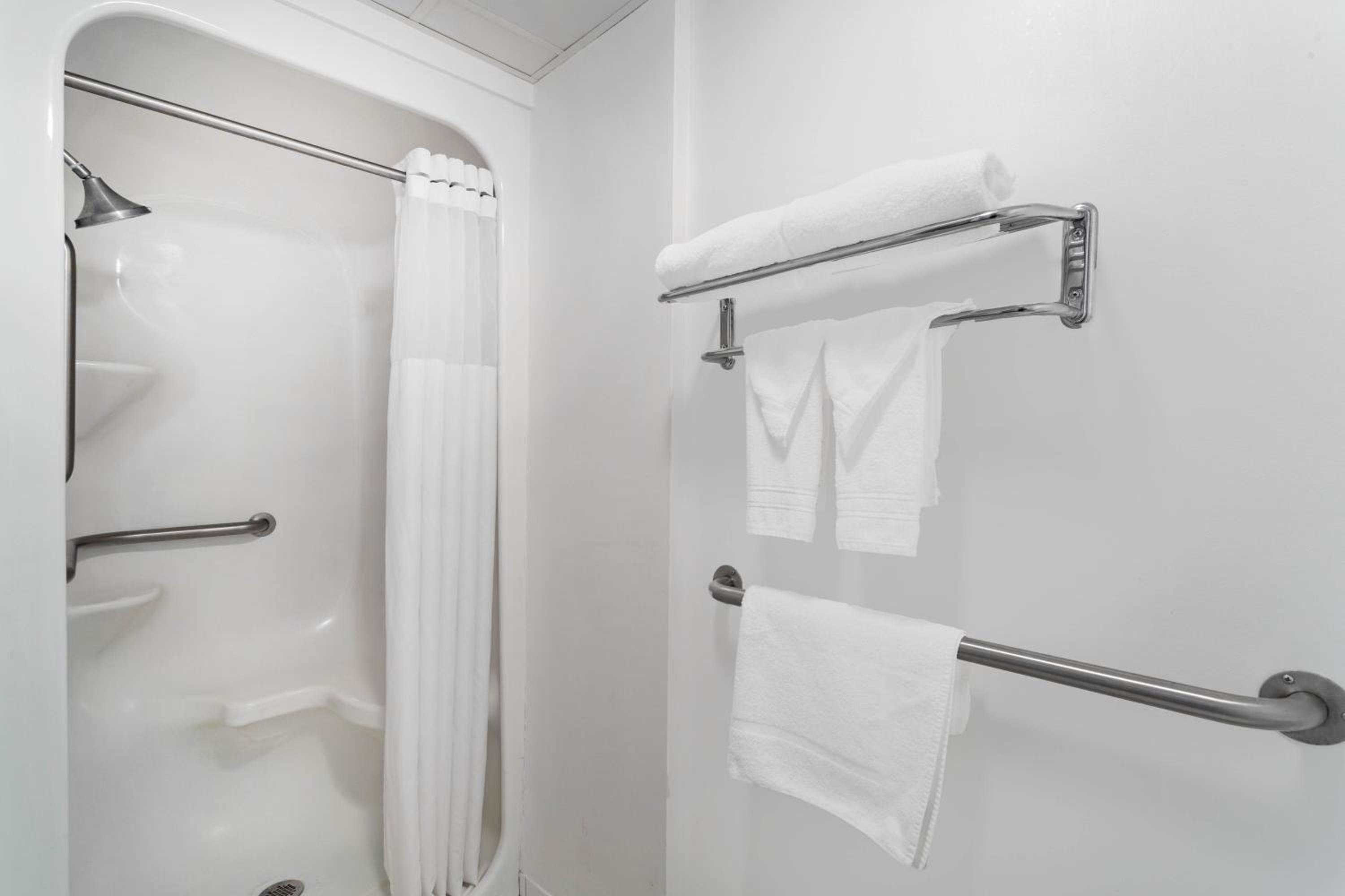 Double Room - Disability Access/Non-Smoking - Photo 3