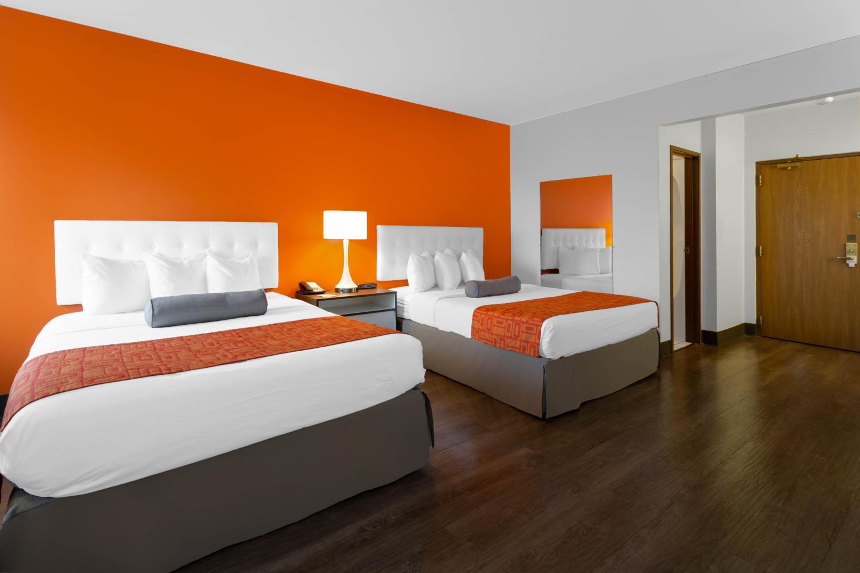 Queen Room with Two Queen Beds - Non-Smoking - Photo 1