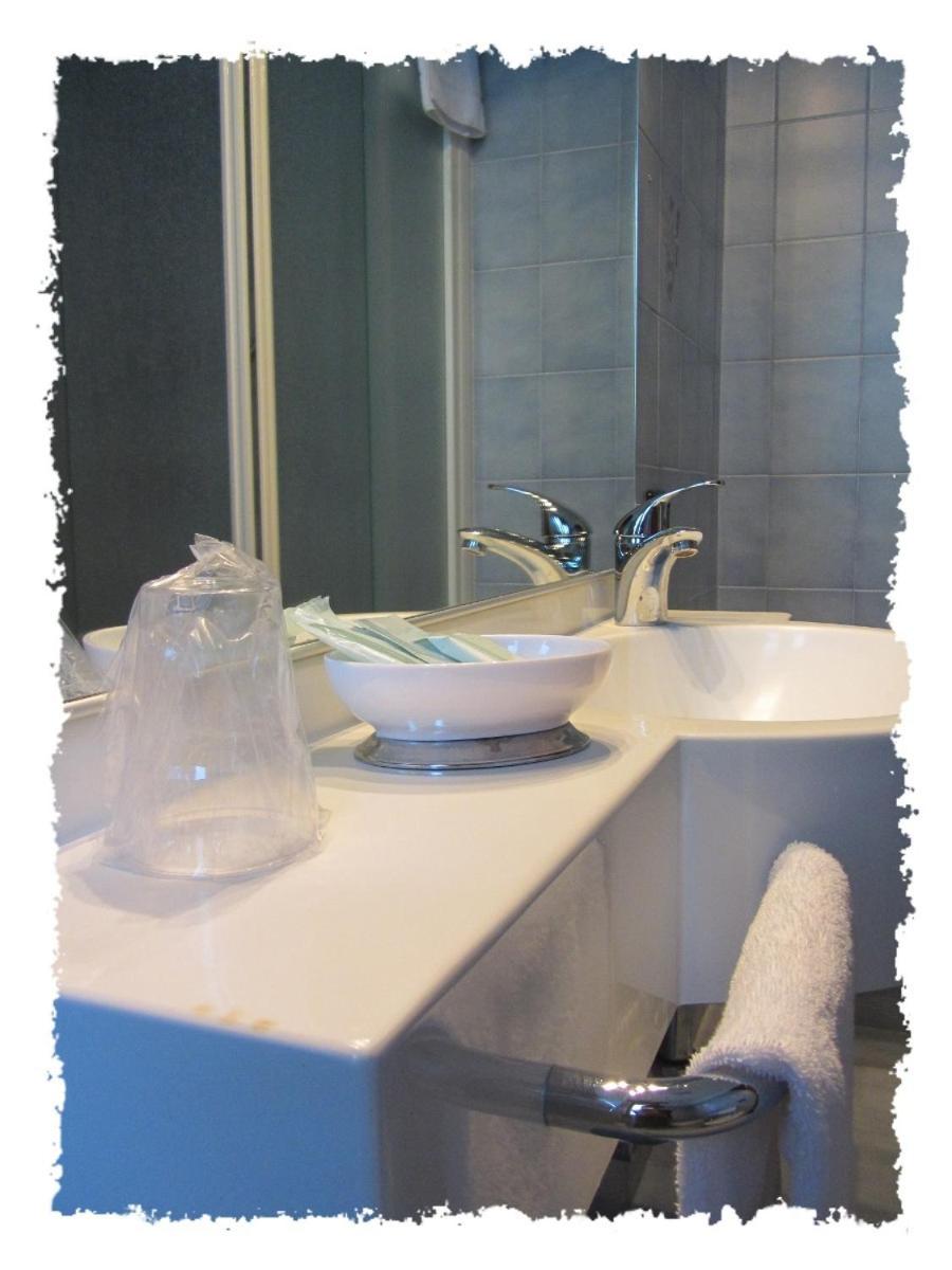 Double or Twin Room - Photo 5