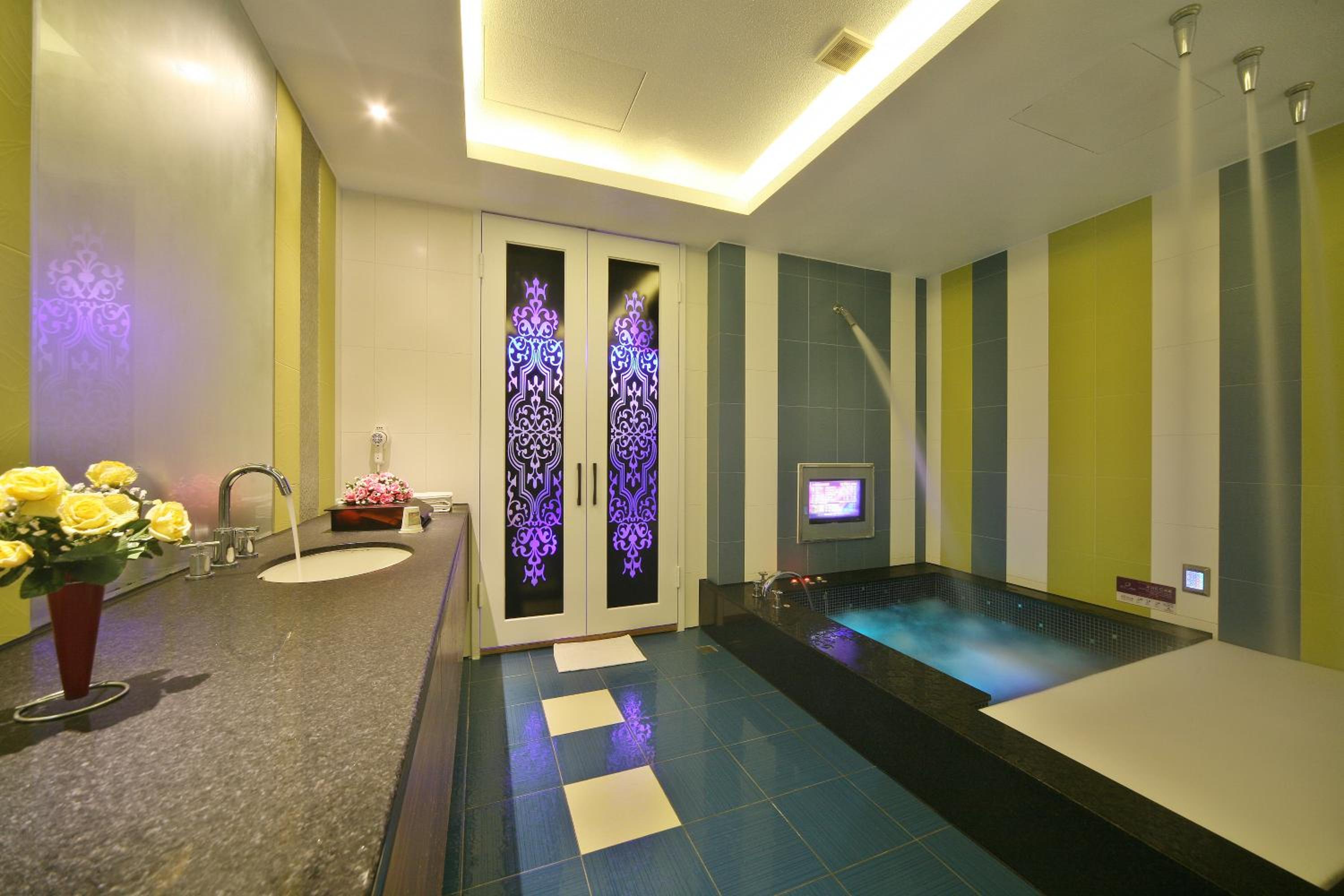 Deluxe Double Room (Check-in after 20:00) - Photo 7