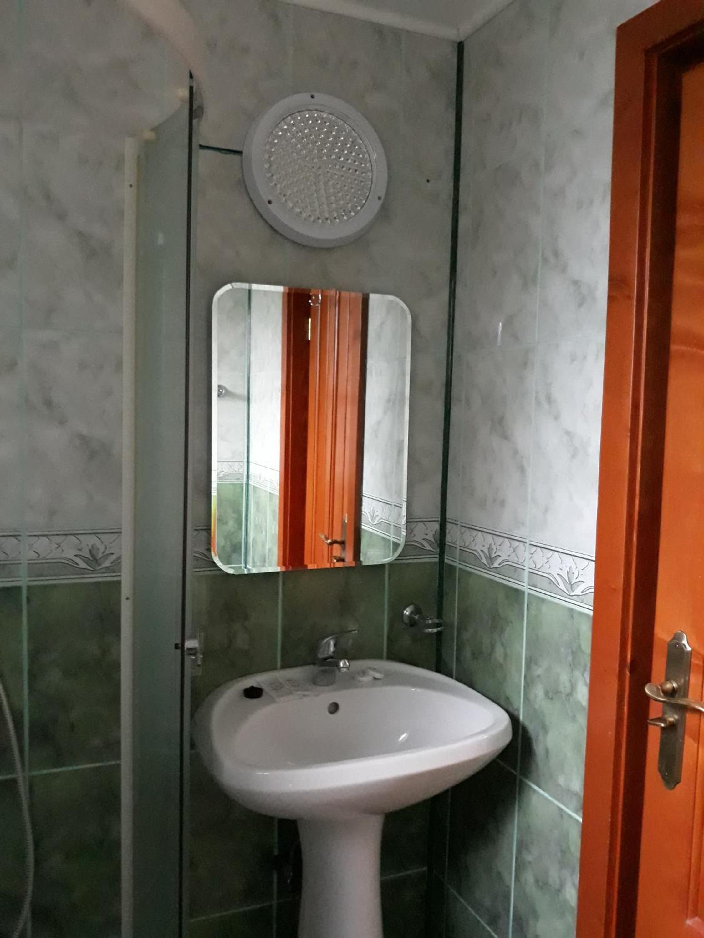 Twin Room with Bathroom - Photo 4