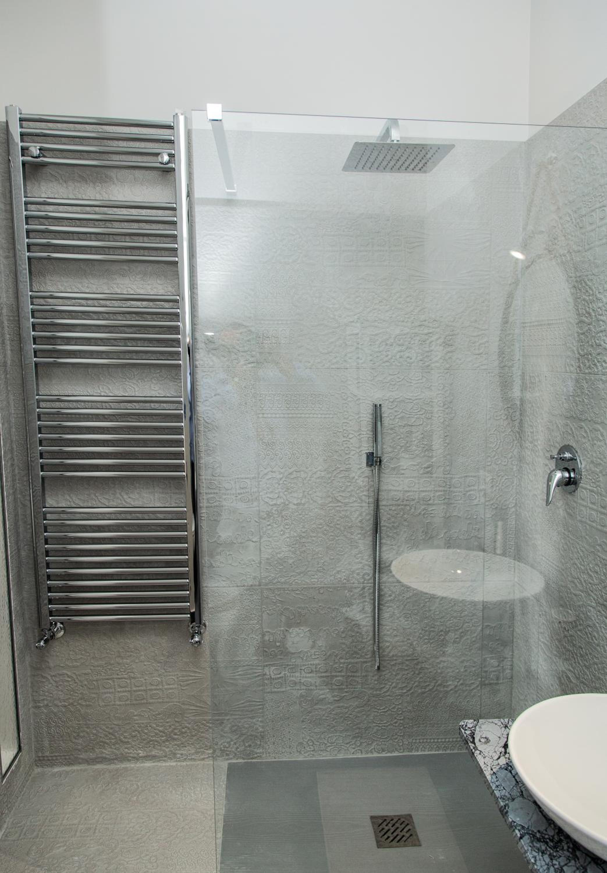 Deluxe Double Room with Balcony and Sea View - Photo 11