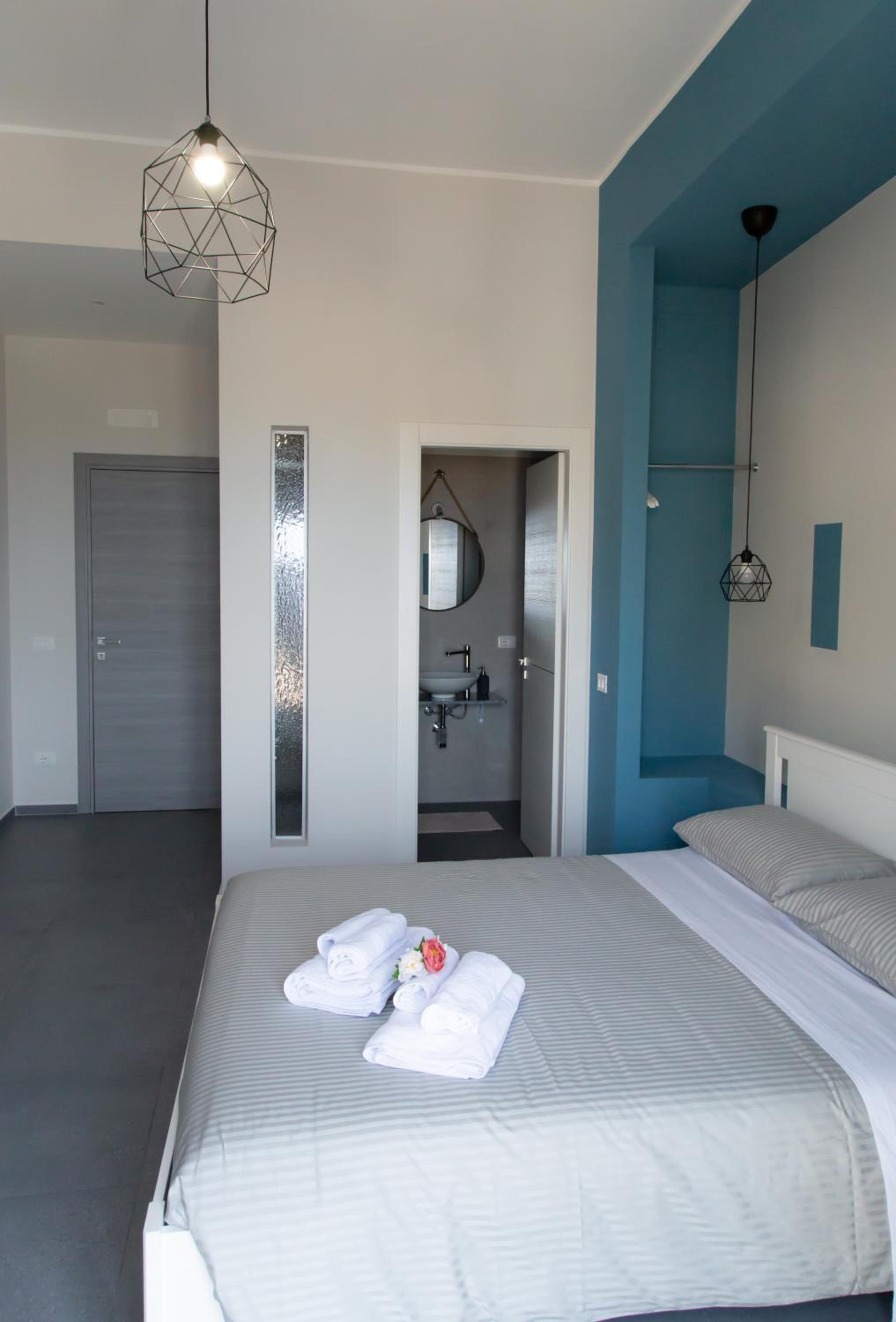 Deluxe Double Room with Balcony and Sea View - Photo 4