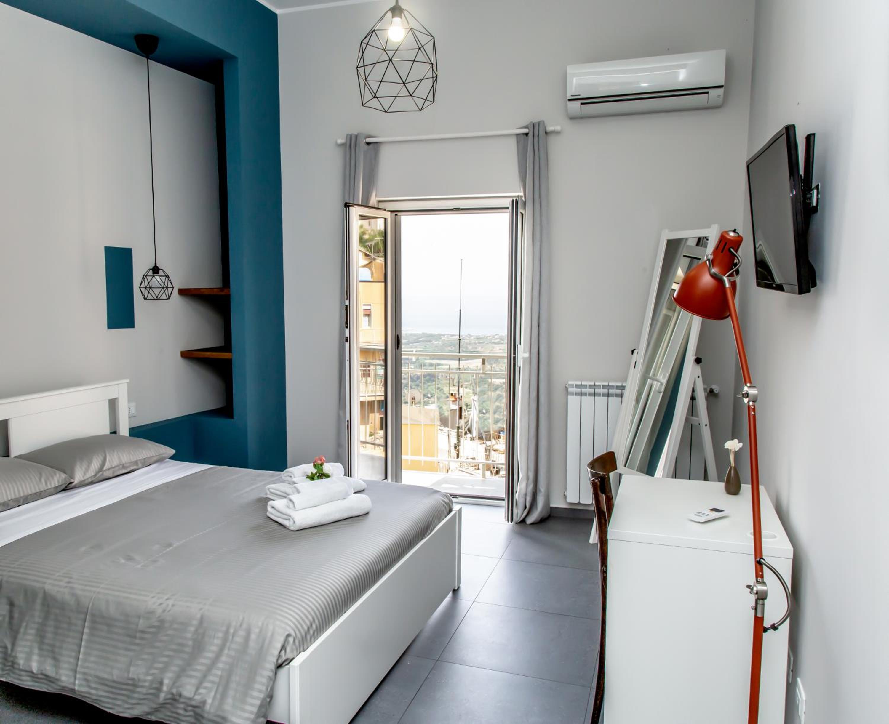 Deluxe Double Room with Balcony and Sea View - Photo 1
