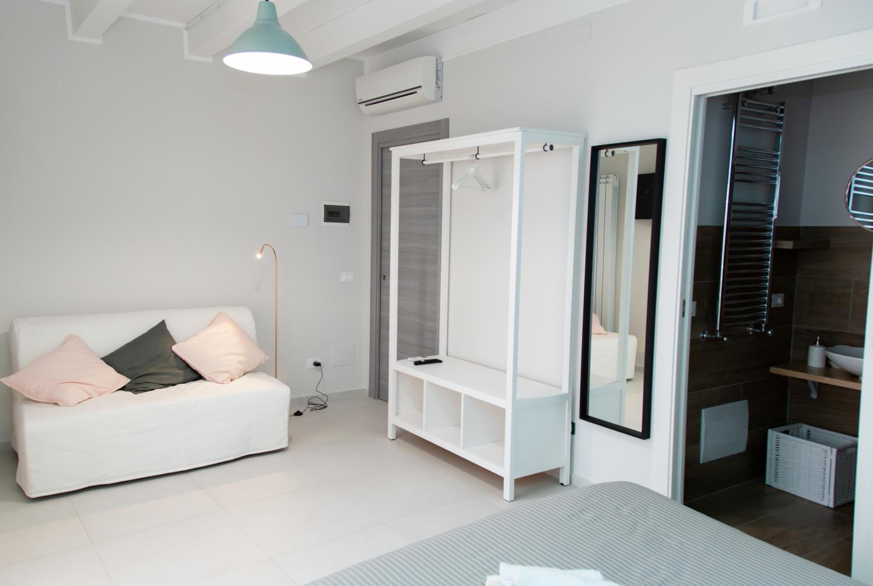 Double Room with Extra Bed - Photo 12