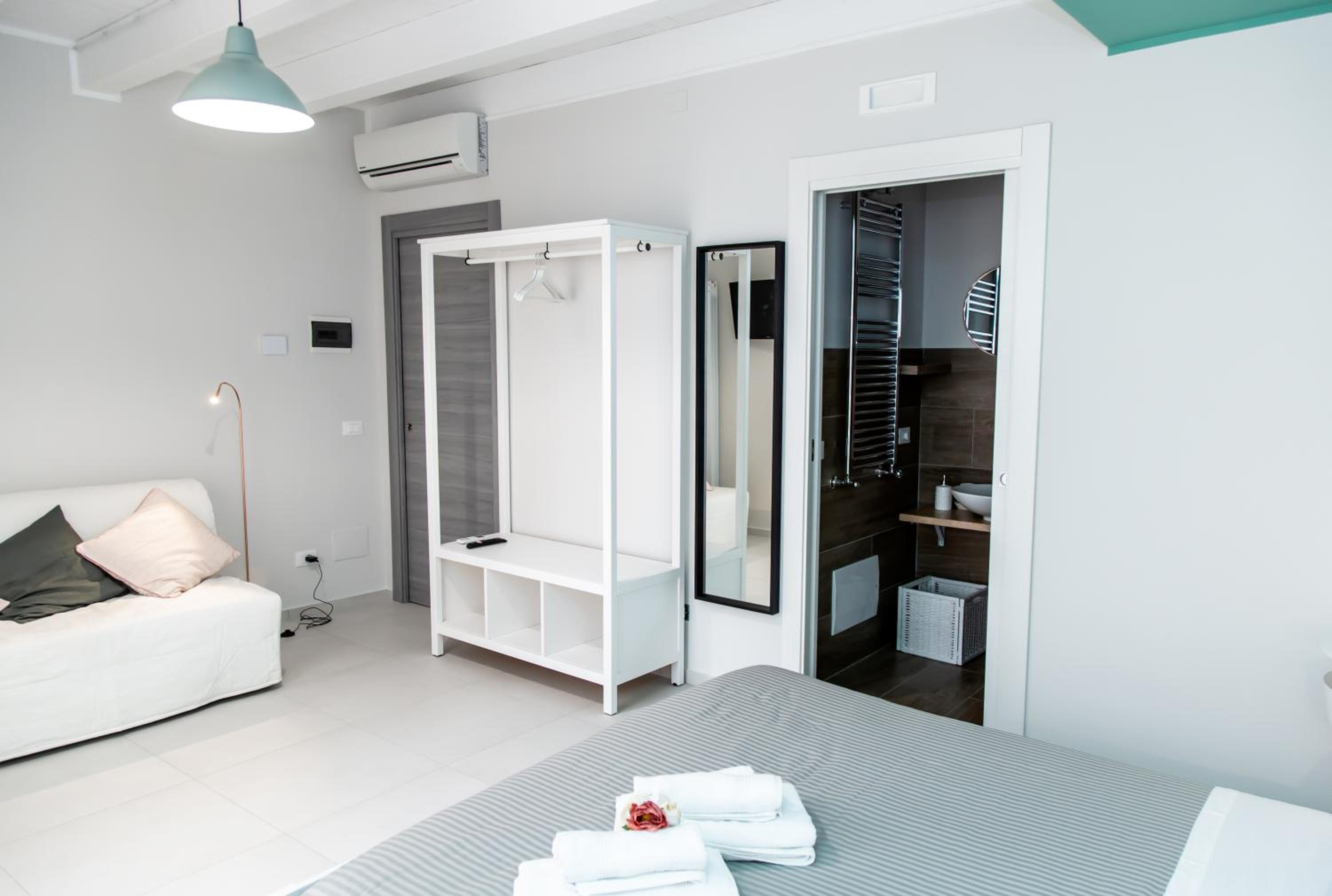 Double Room with Extra Bed - Photo 15
