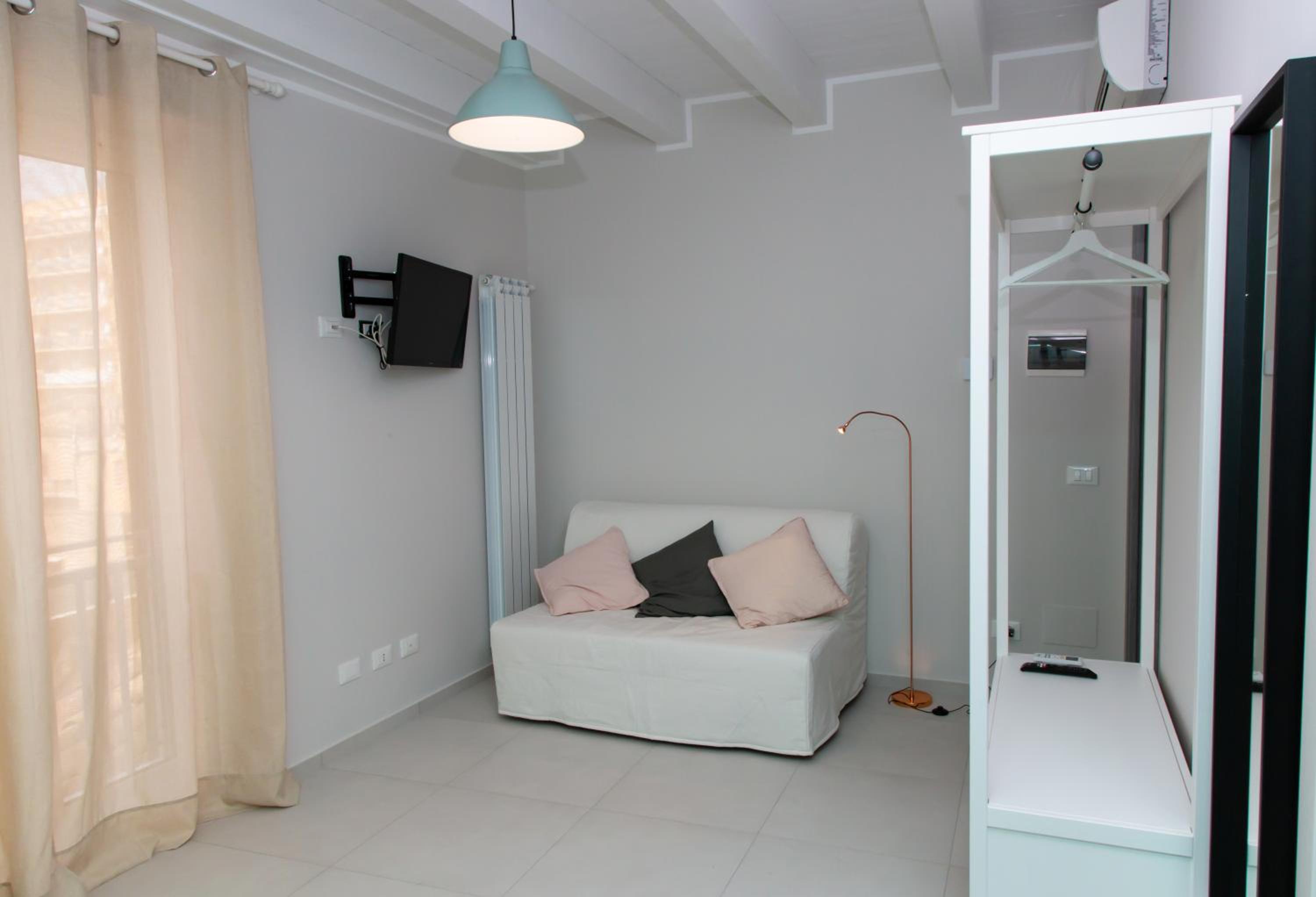 Double Room with Extra Bed - Photo 17
