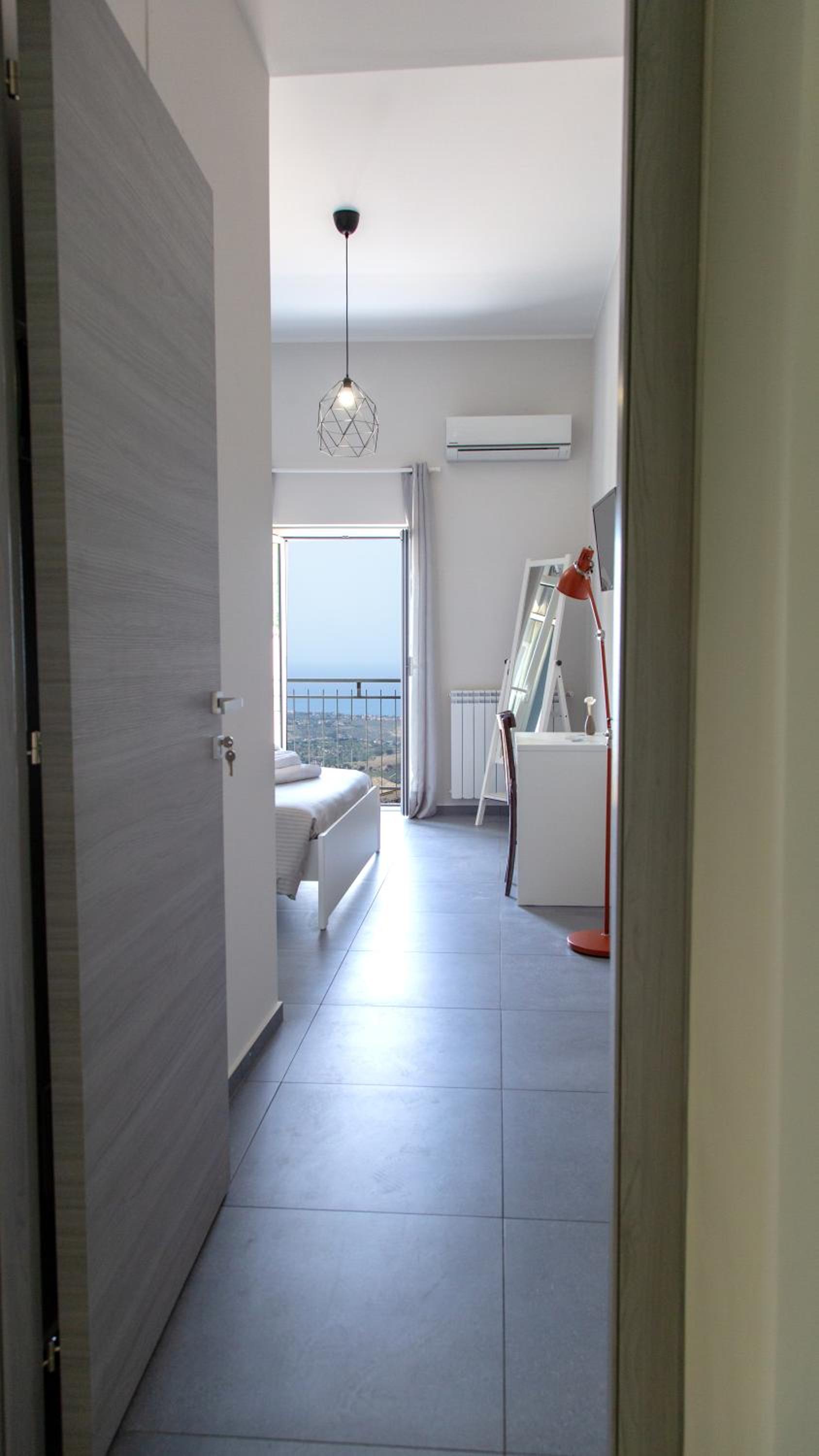 Deluxe Double Room with Balcony and Sea View - Photo 3
