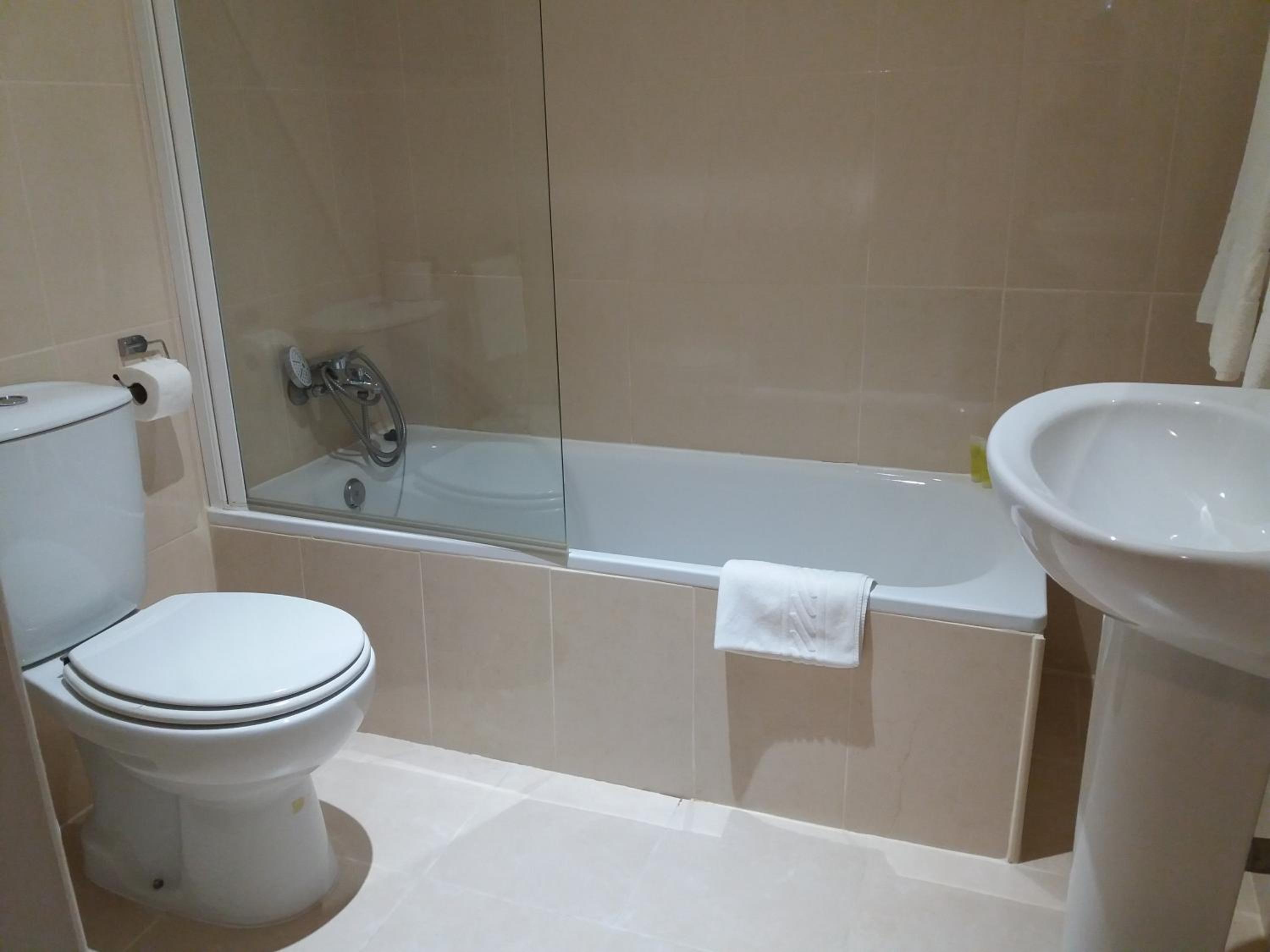 Double or Twin Room - Photo 3