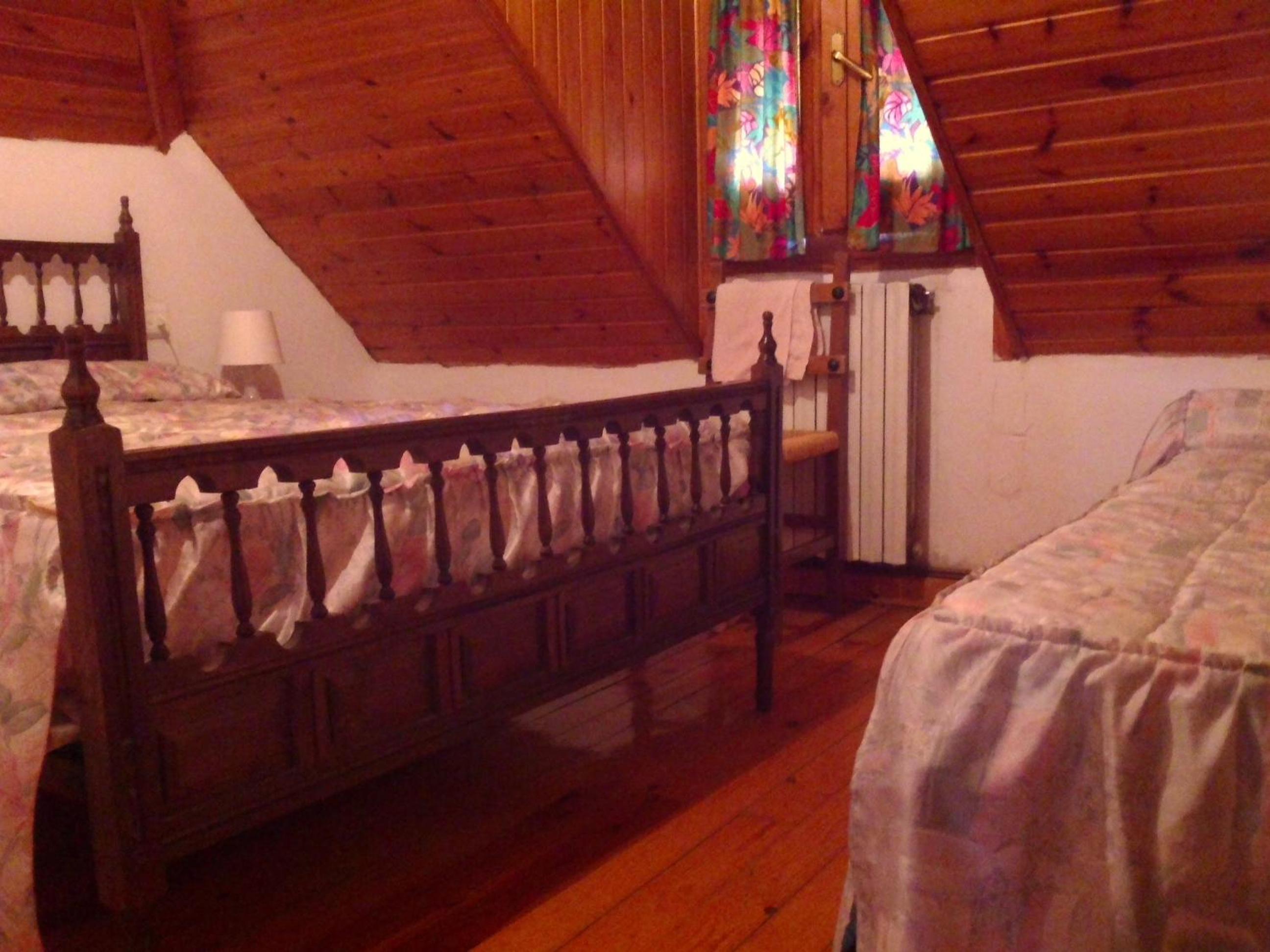 Twin Room with Shared Bathroom photo 2