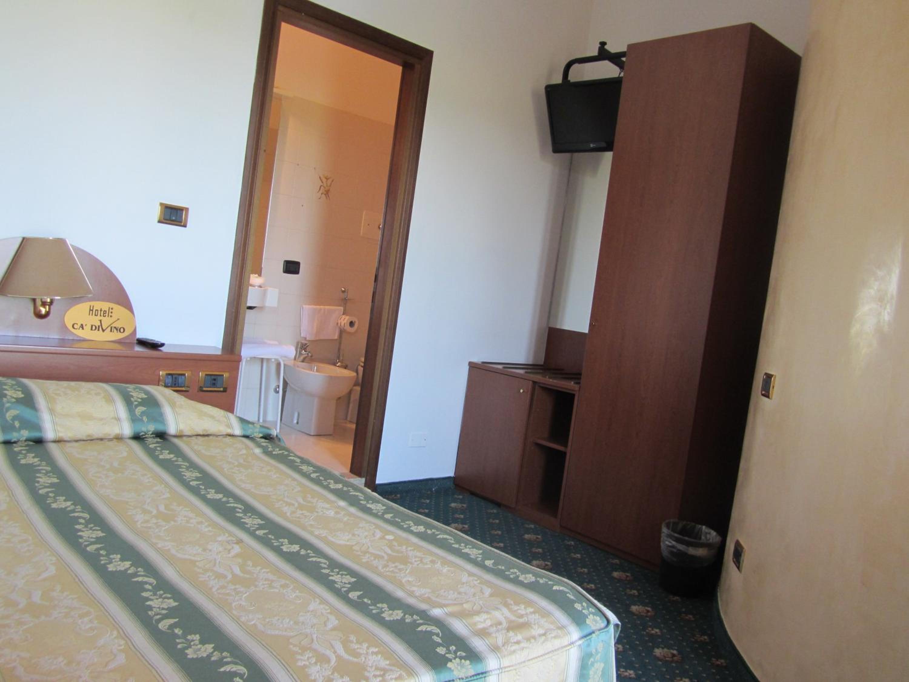 Double or Twin Room - Photo 13