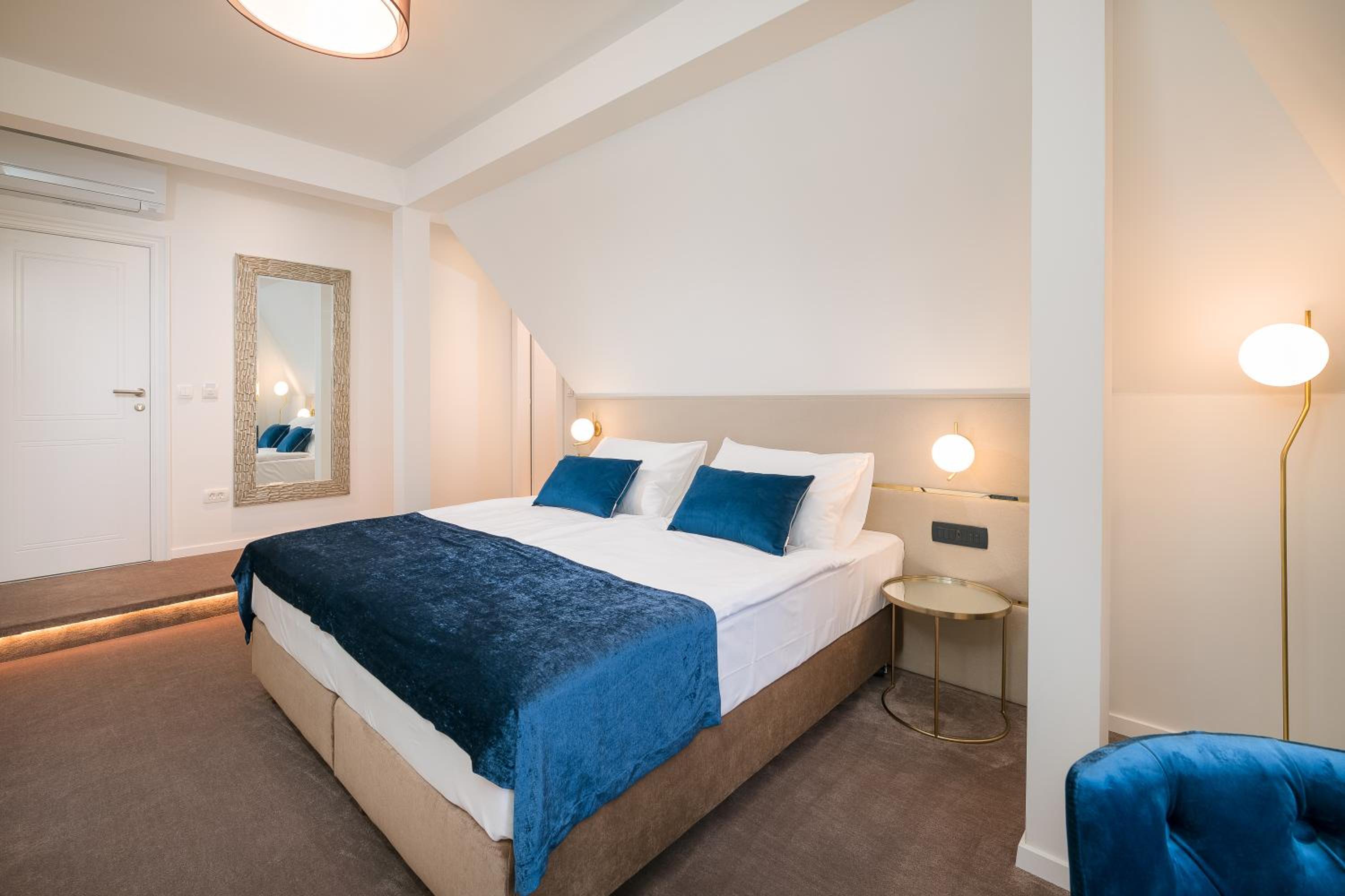 Deluxe Double or Twin Room - Photo 5