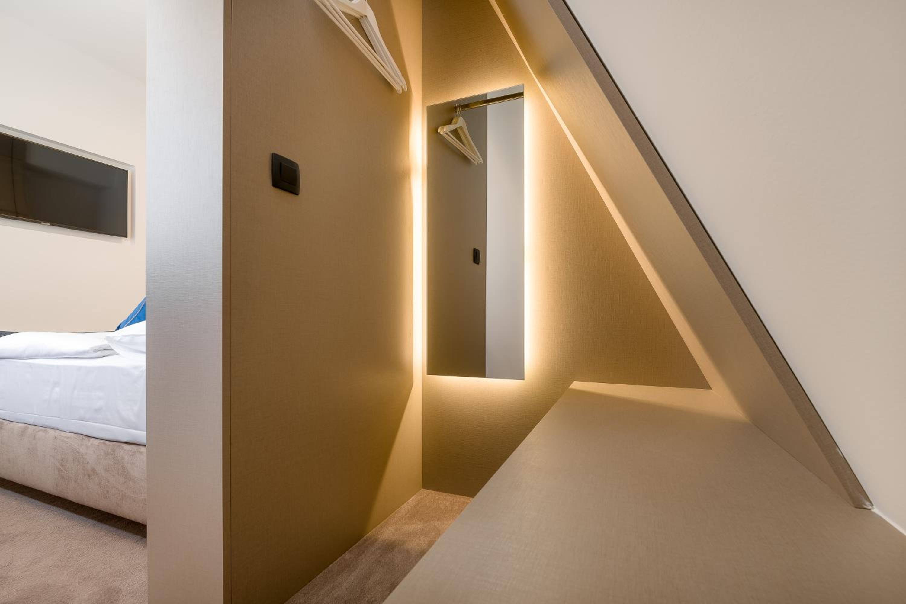 Superior Double Room - Photo 3