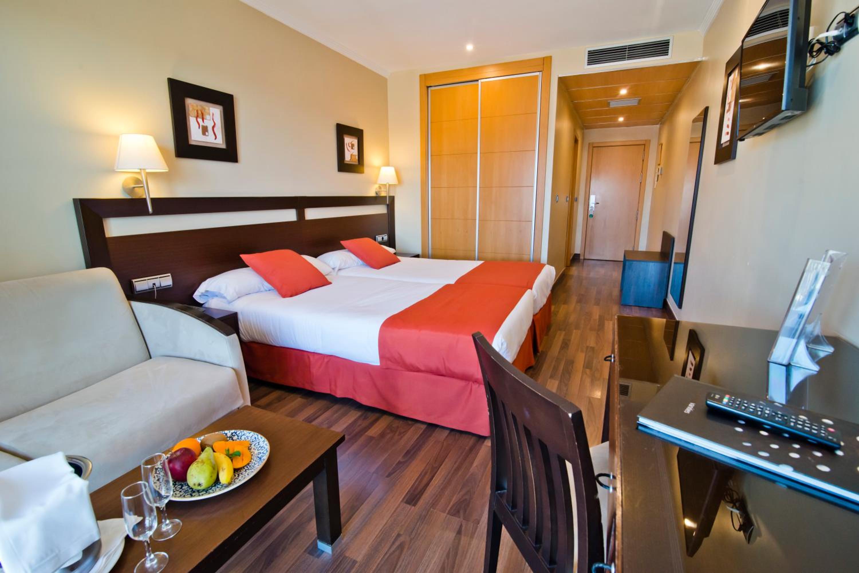 Double or Twin Room - Photo 4