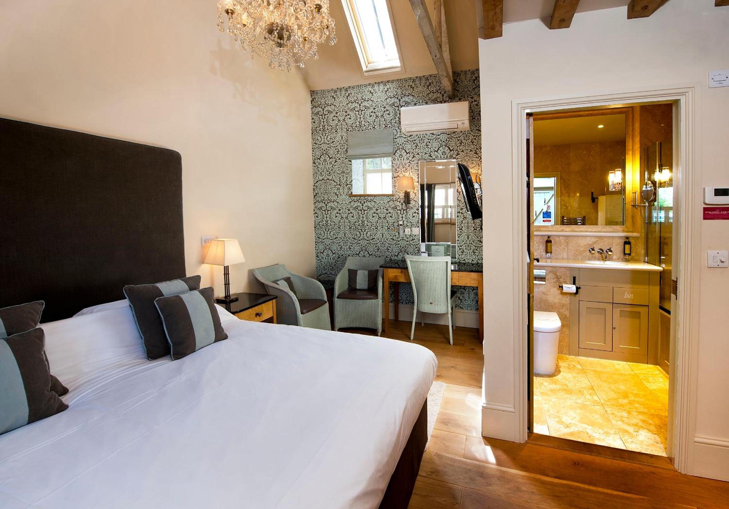 Standard Double Room - Photo 8