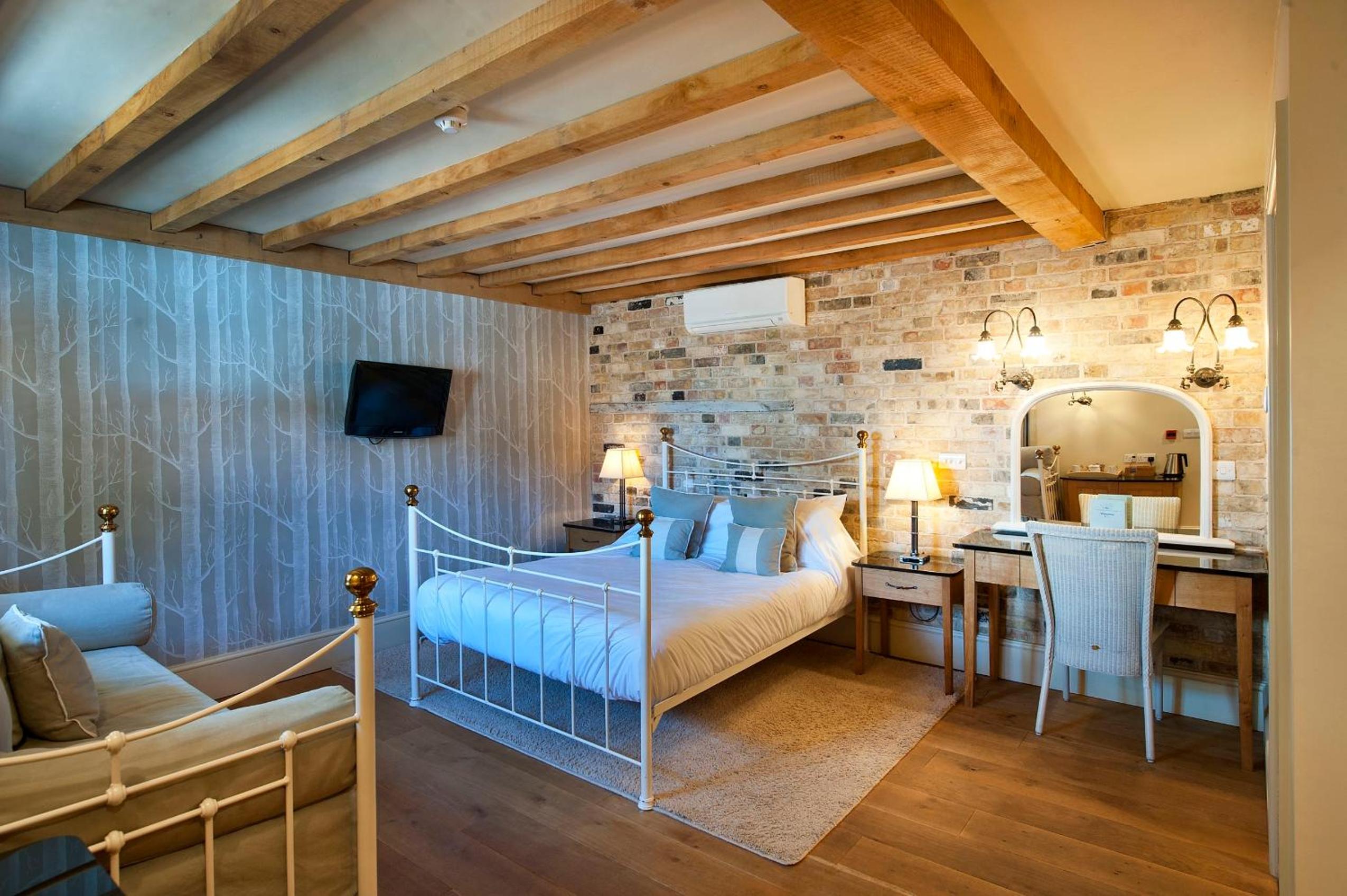 Standard Double Room - Photo 10