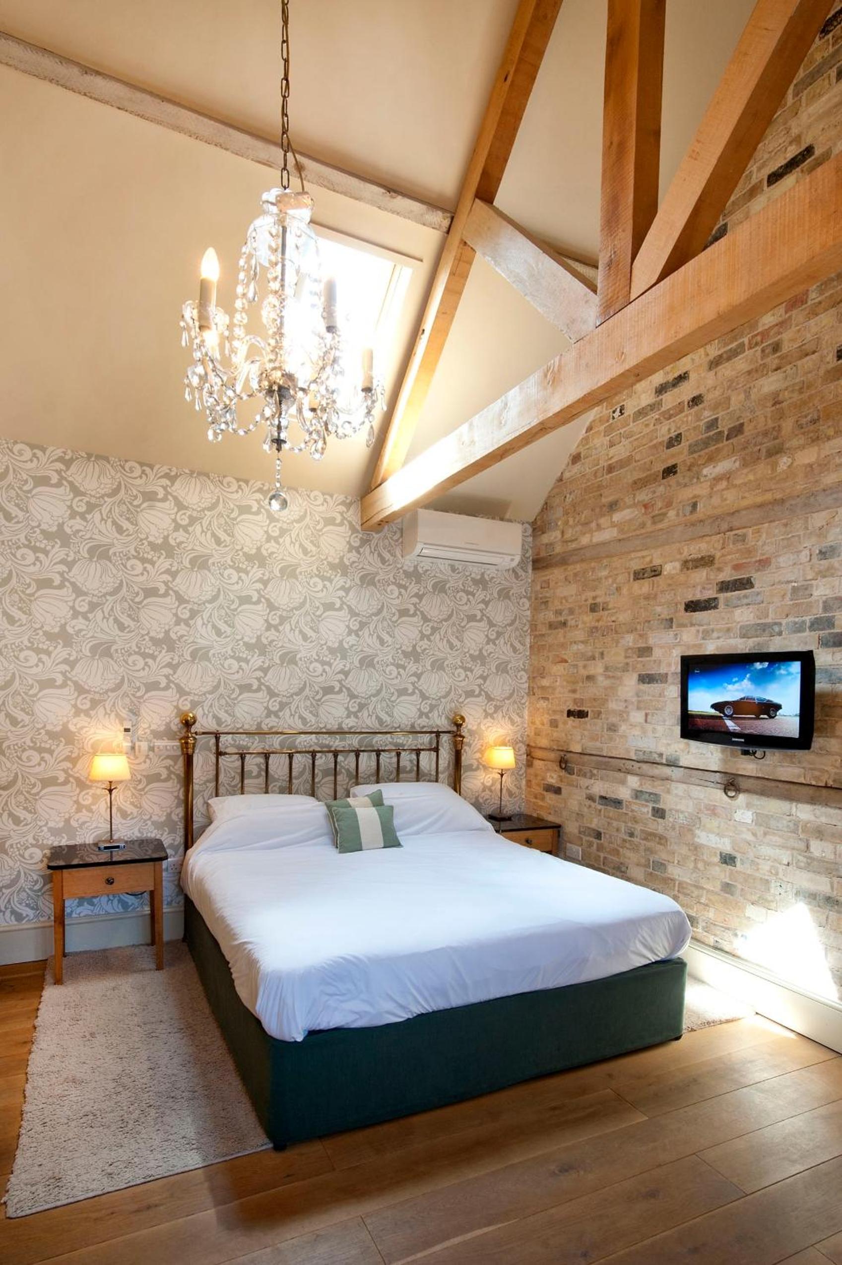 Standard Double Room - Photo 9