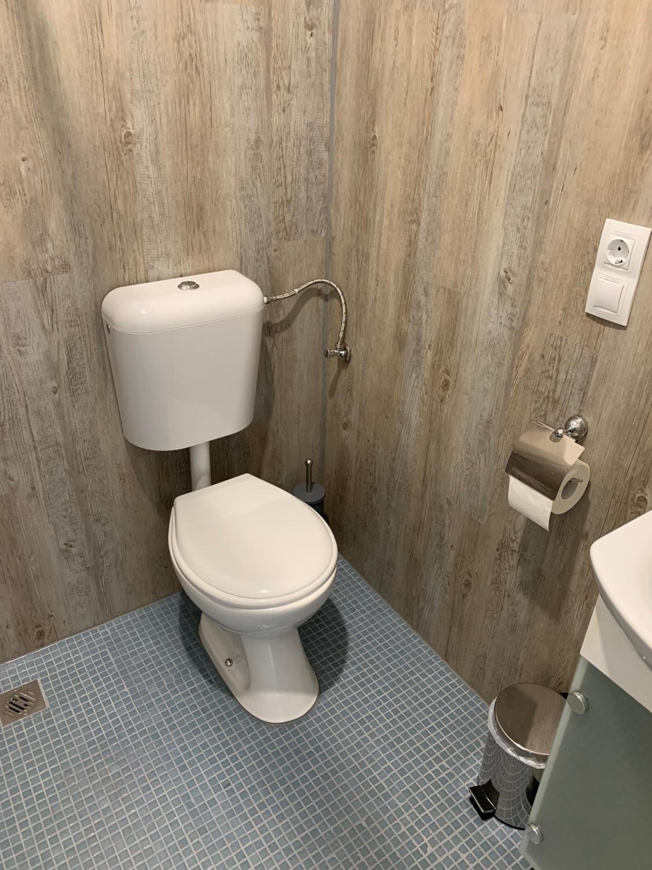 Twin Room with Private Bathroom - Photo 6