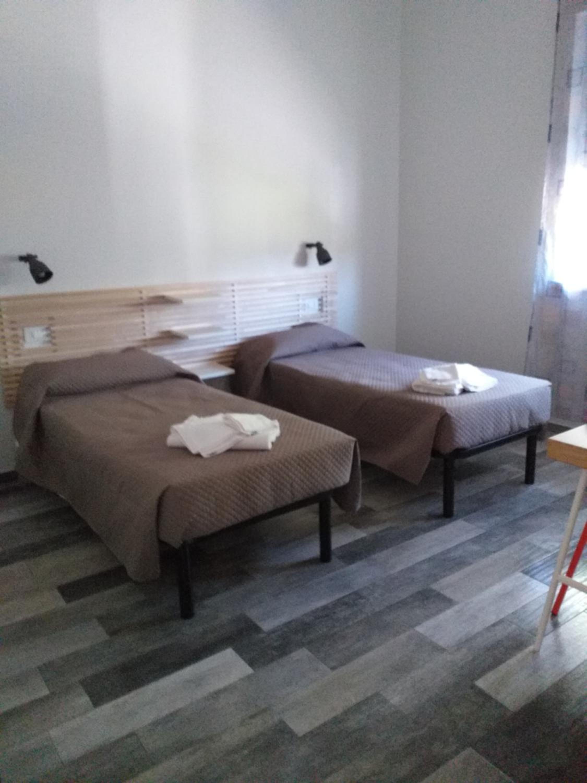 Twin Room with Bathroom photo 2