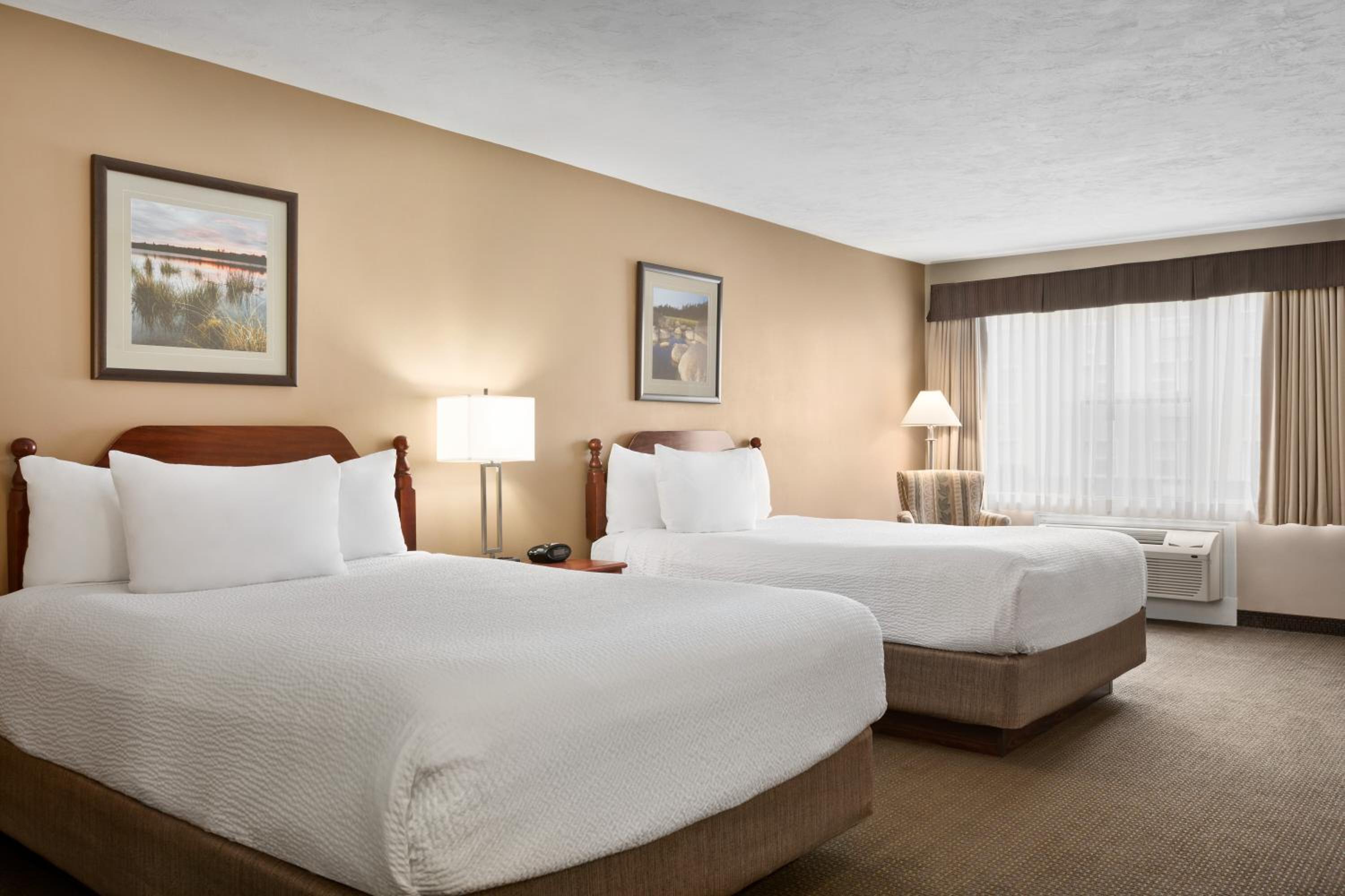 Queen Room with Exterior Access - Ground Floor/Non-Smoking photo 3