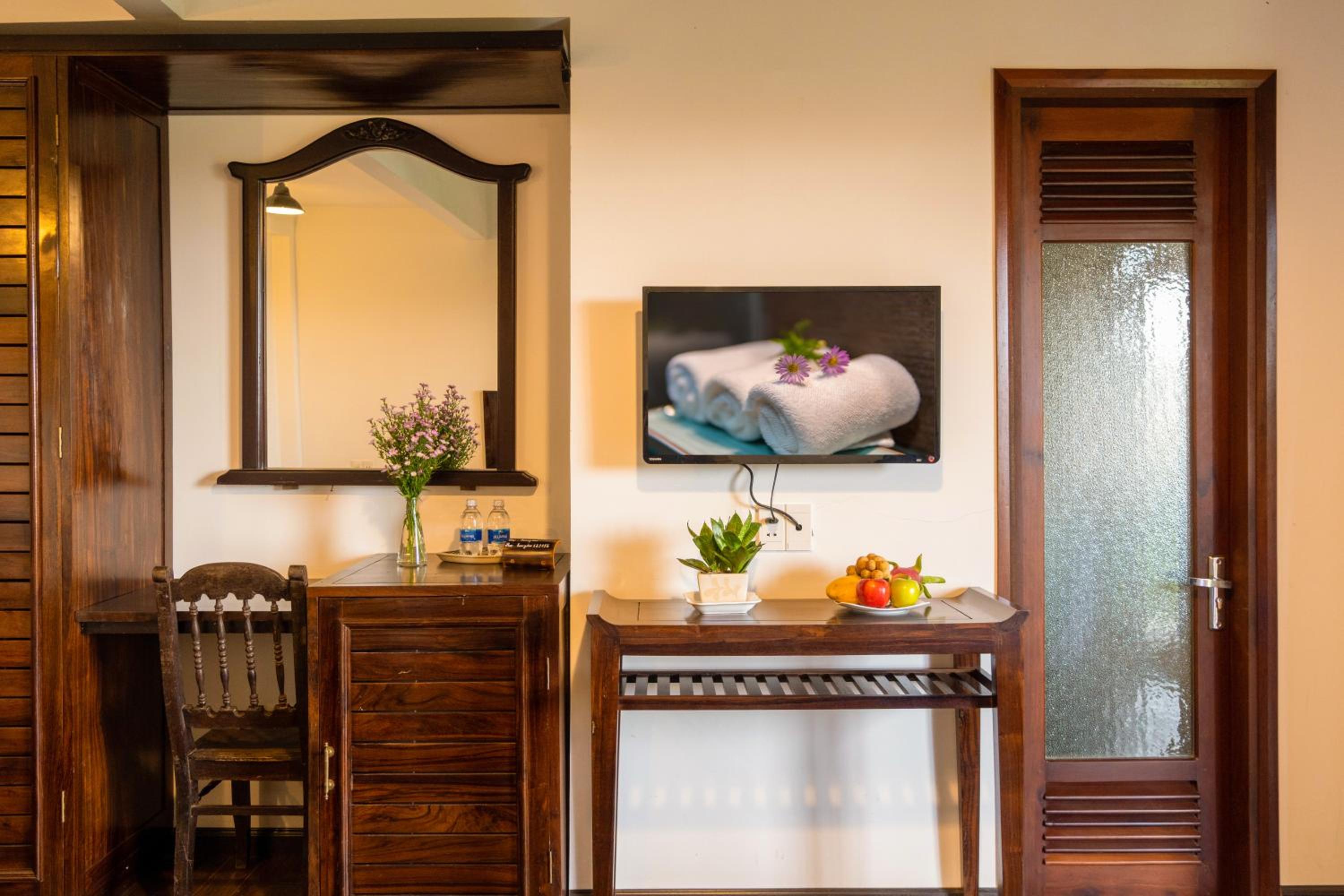 Deluxe Triple Room with City View photo 3