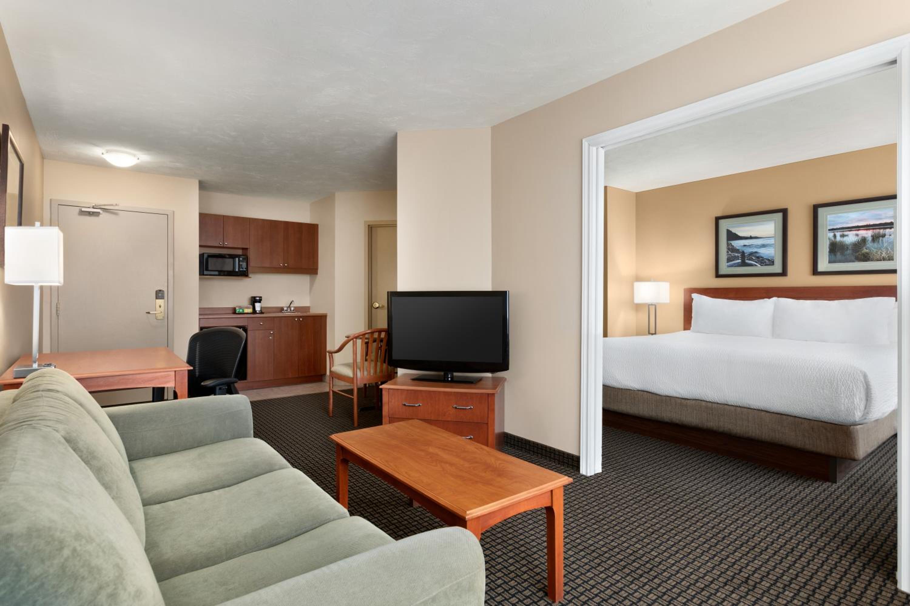 One-Bedroom King Suite - Non-Smoking photo 2