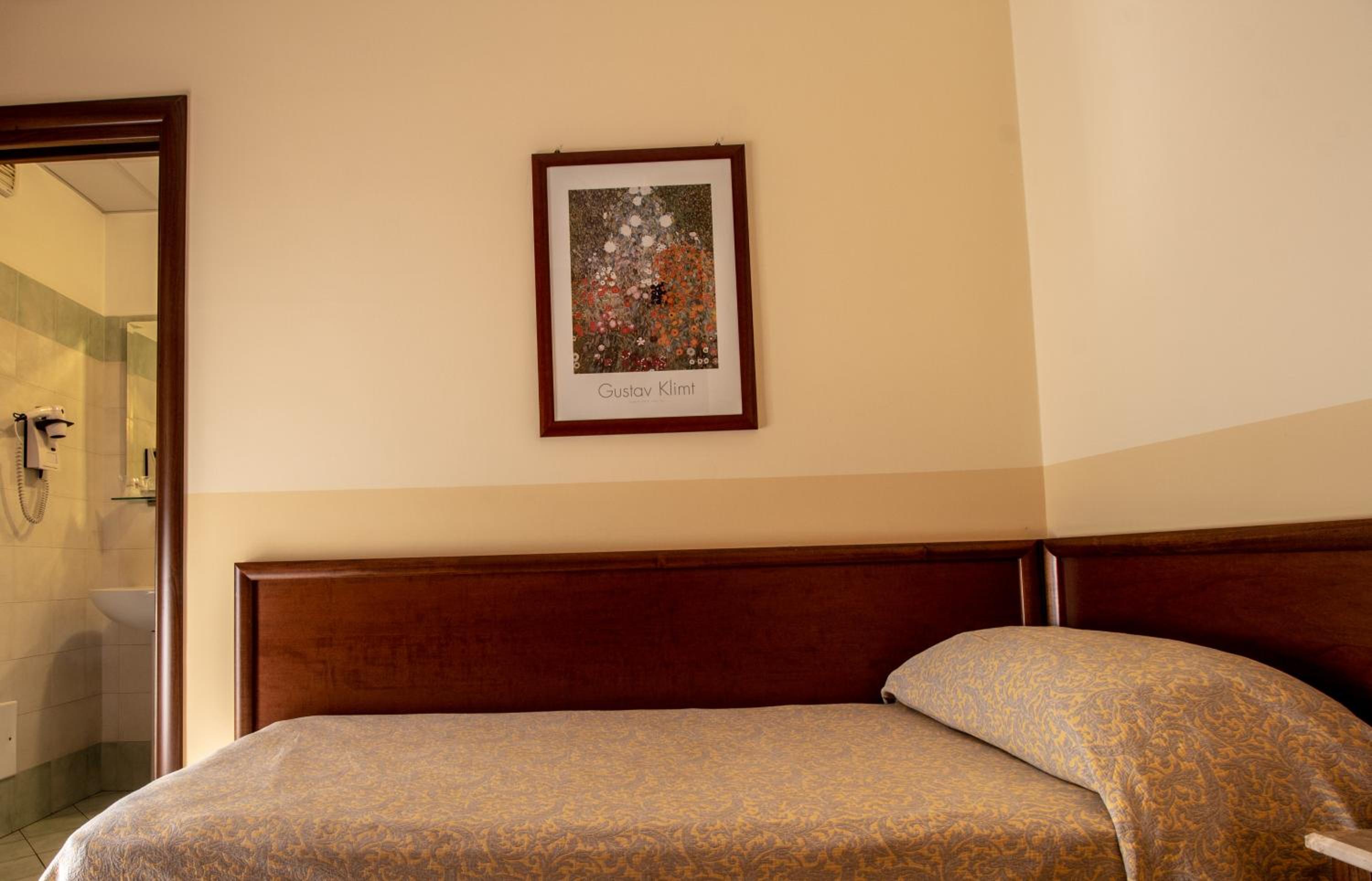 Standard Single Room photo 2