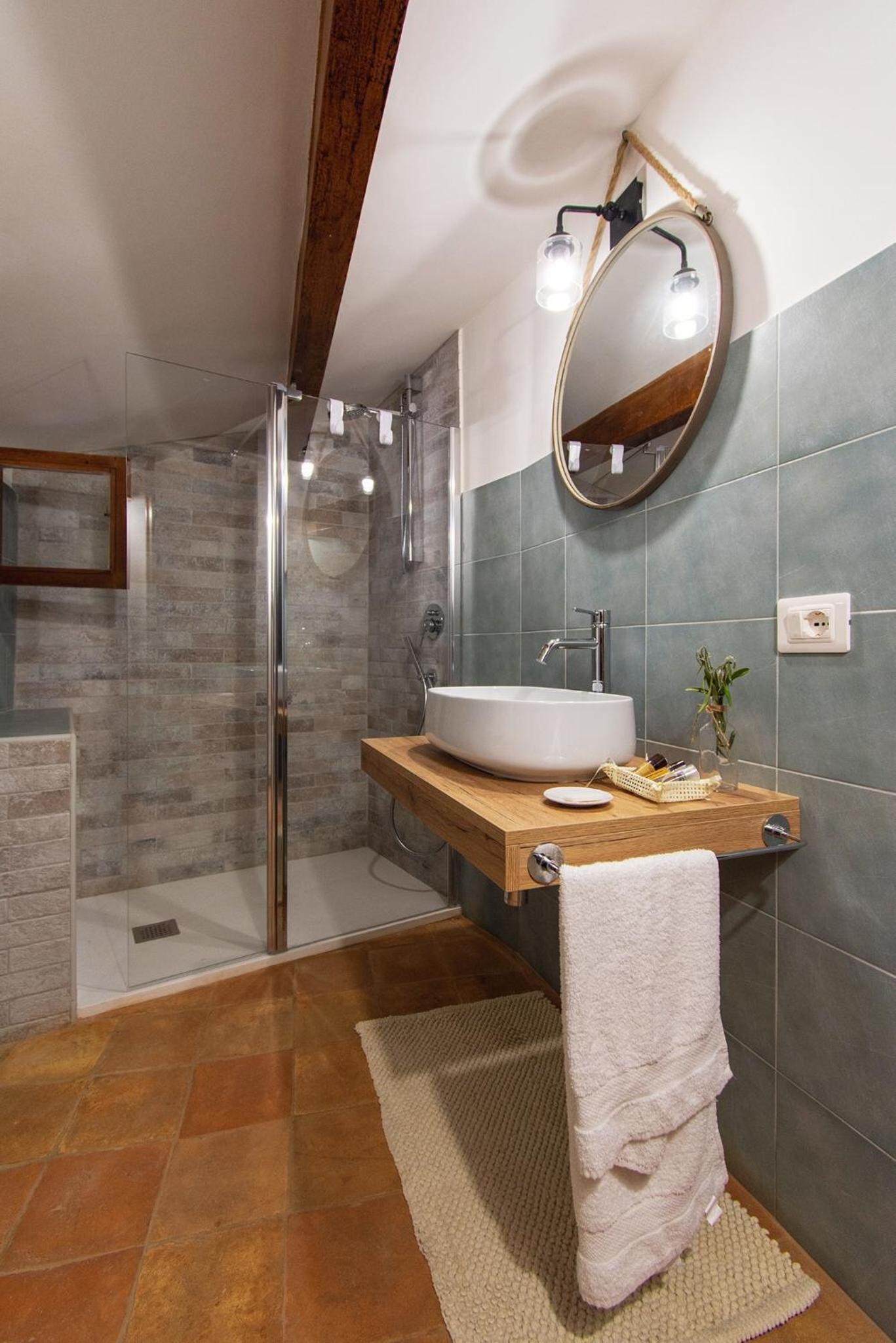 Two-Bedroom Apartment with Private External Bathroom - Photo 3