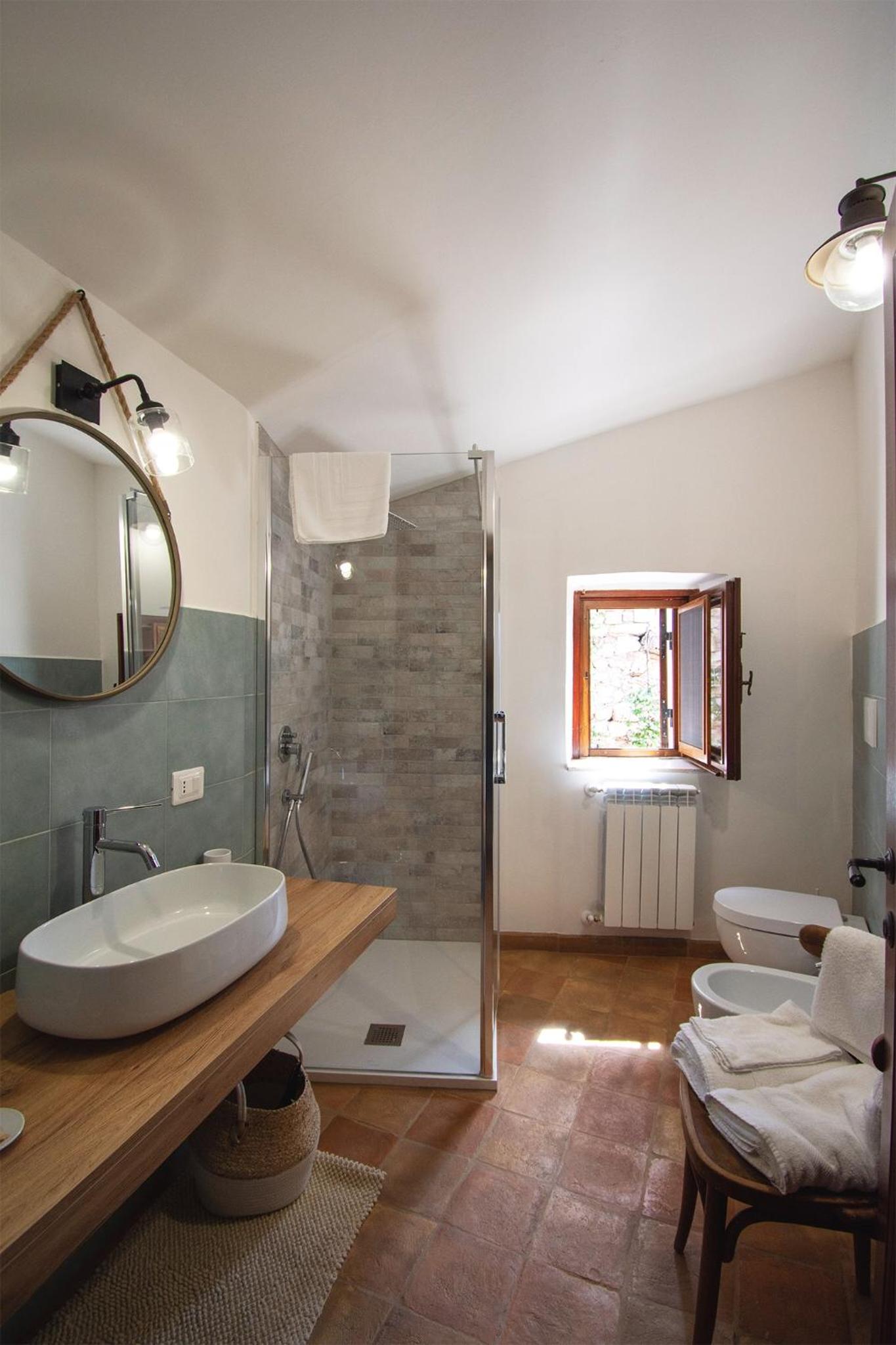 Two-Bedroom Apartment with Private External Bathroom - Photo 23