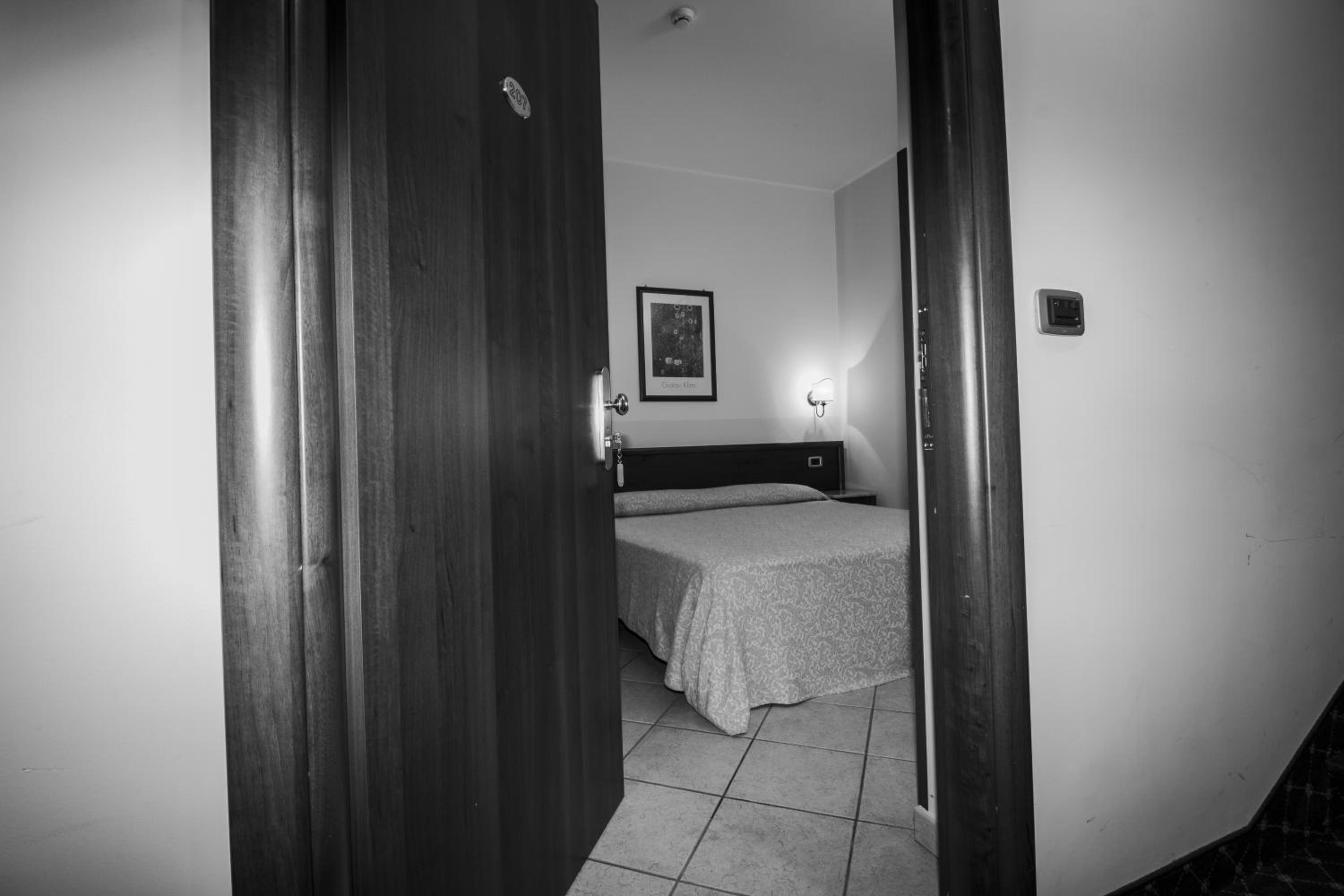 Double Room - Disability Access photo 3