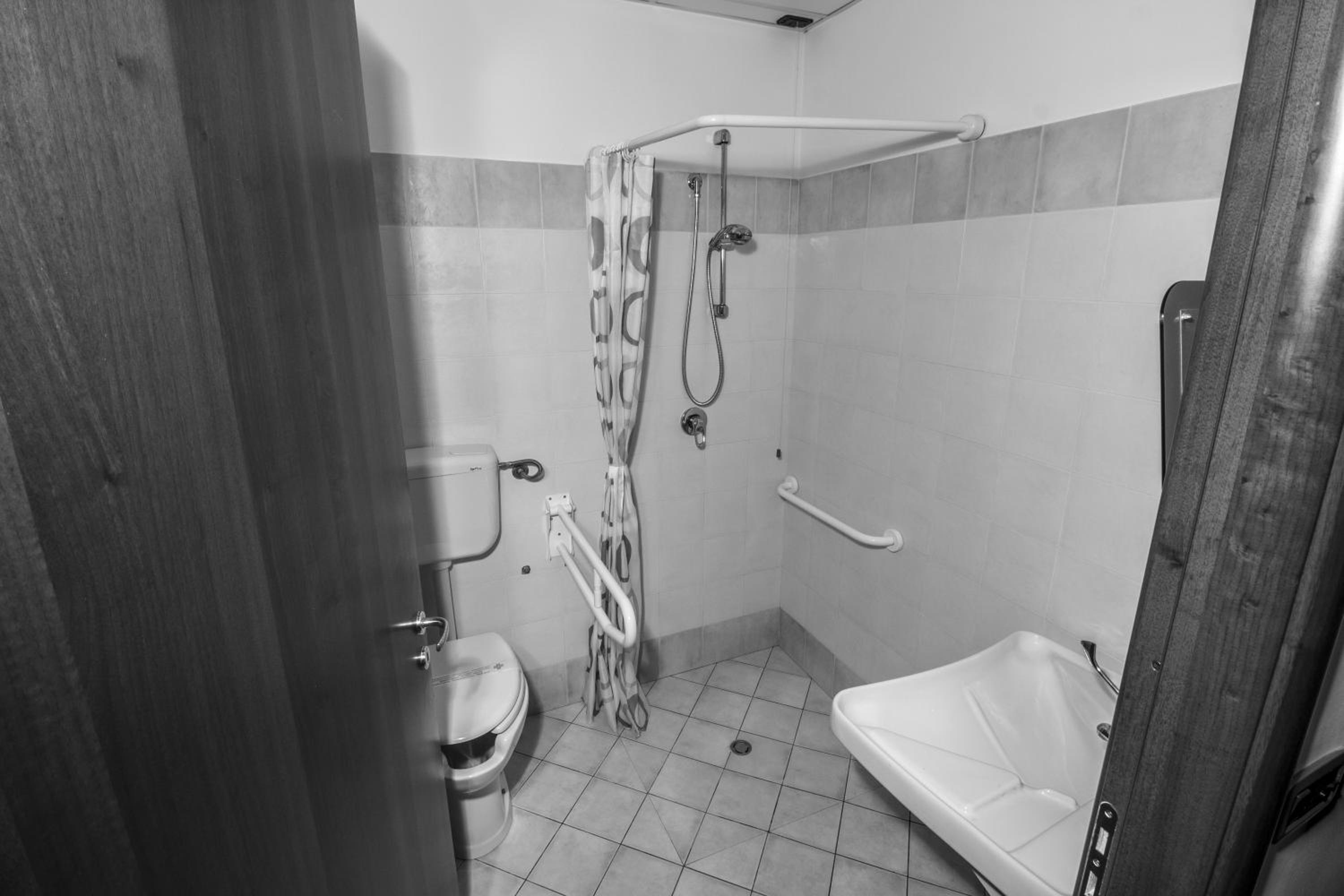 Double Room - Disability Access photo 2