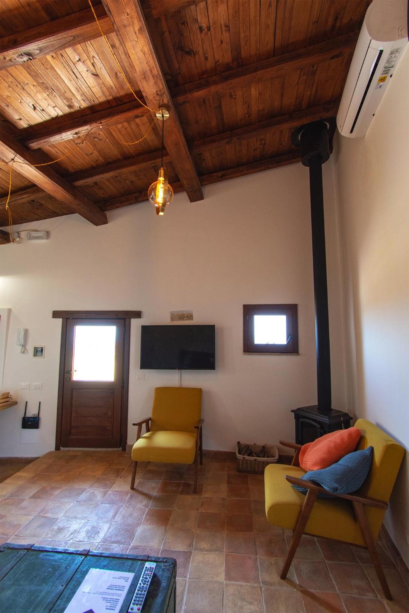Apartment with Terrace - Photo 15