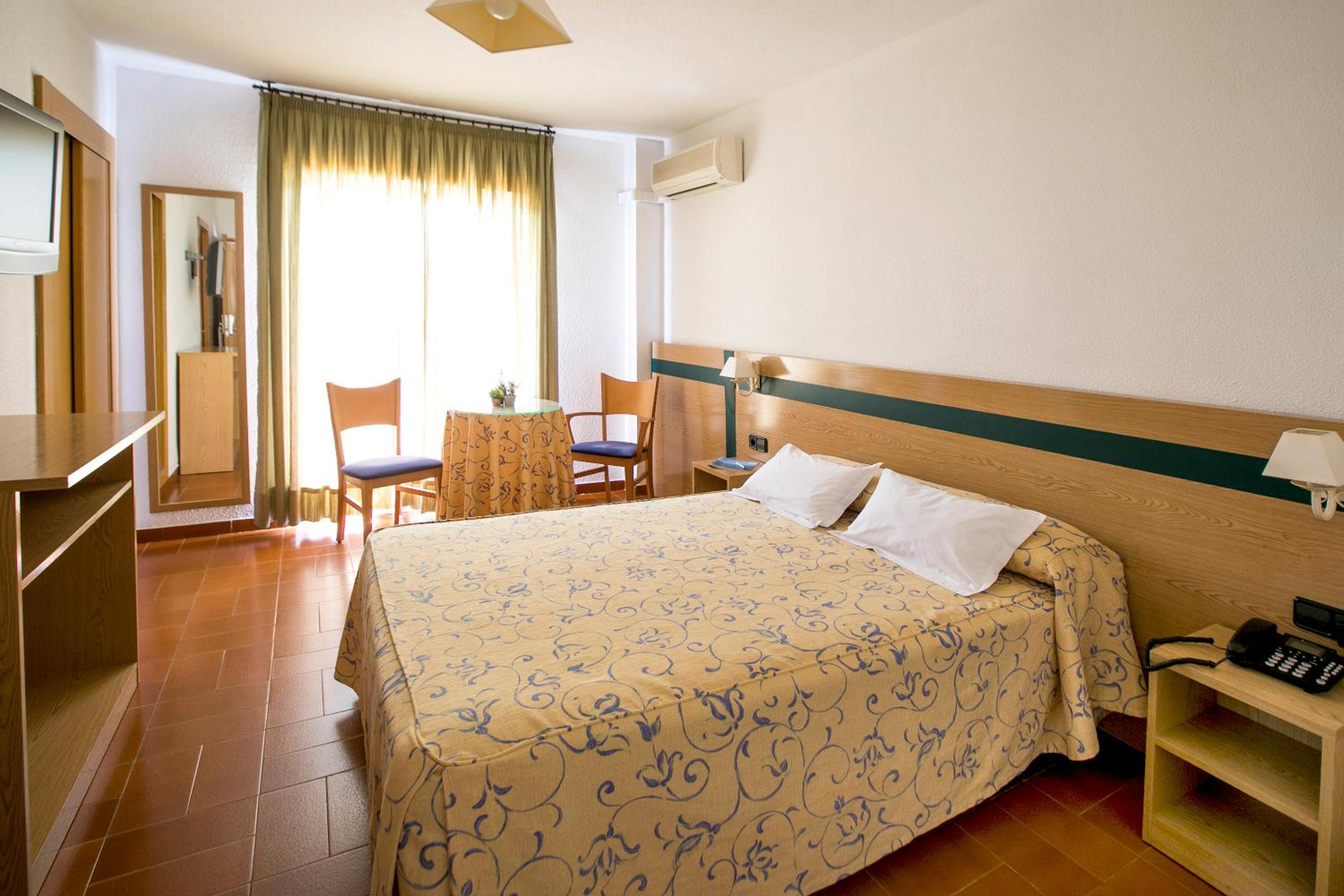 Double or Twin Room - Photo 8