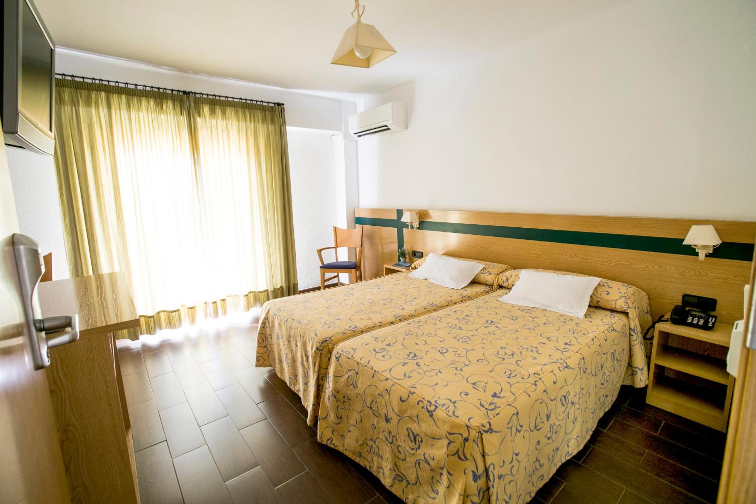 Double or Twin Room - Photo 6