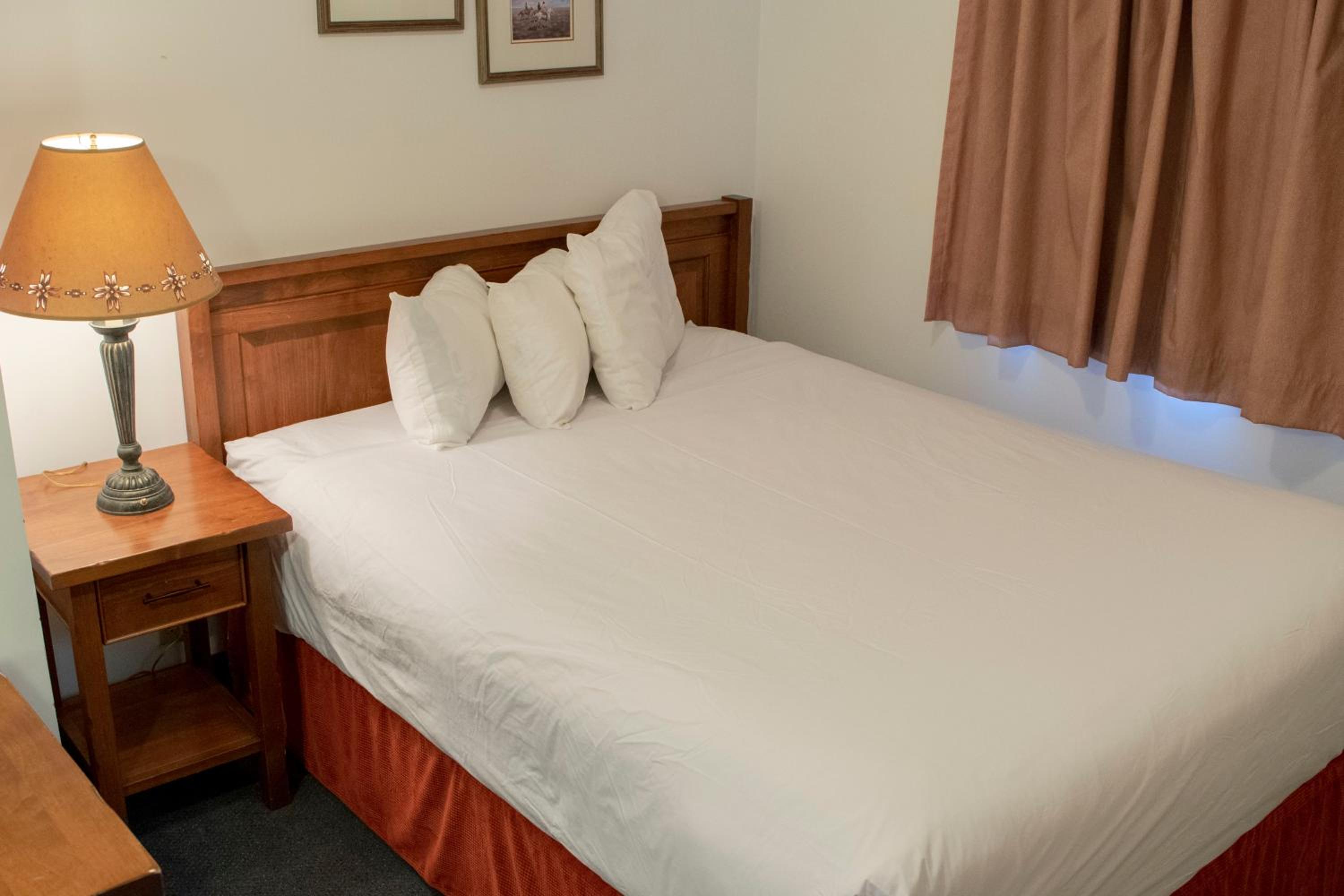 Deluxe Double Room - Photo 9