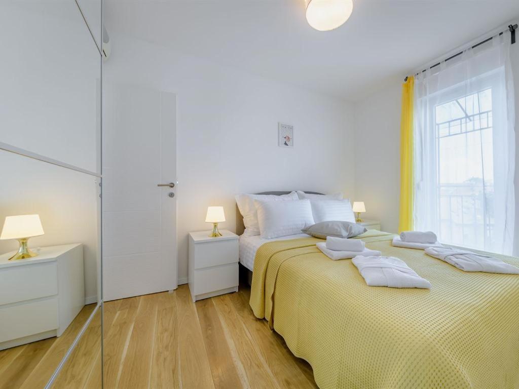 Two-Bedroom Apartment - Photo 5