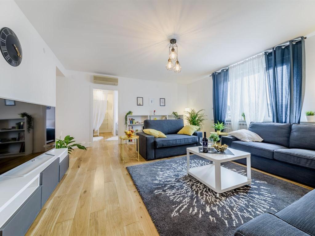 Two-Bedroom Apartment - Photo 4