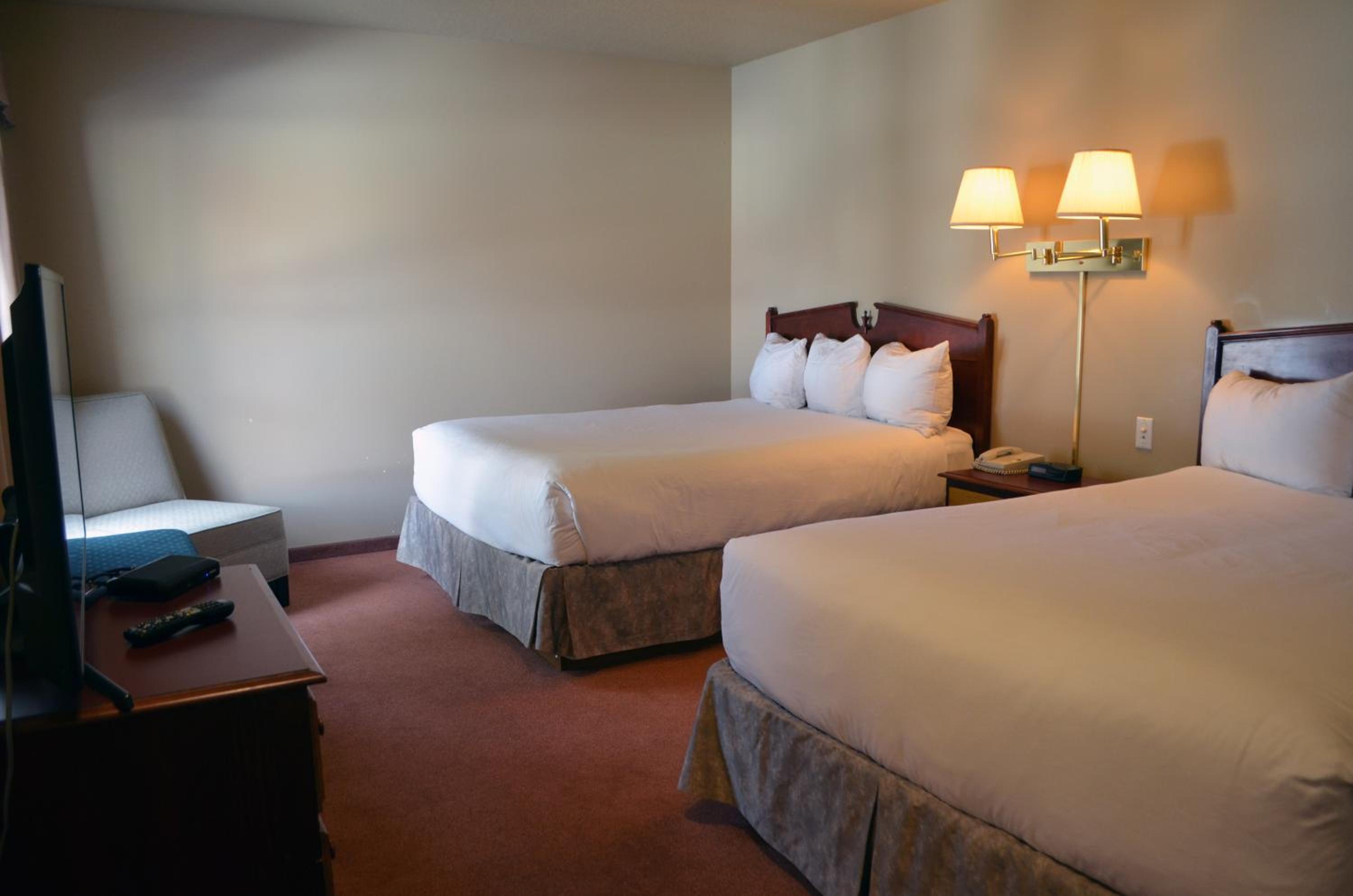 Queen Room with Three Queen Beds and Kitchen photo 1