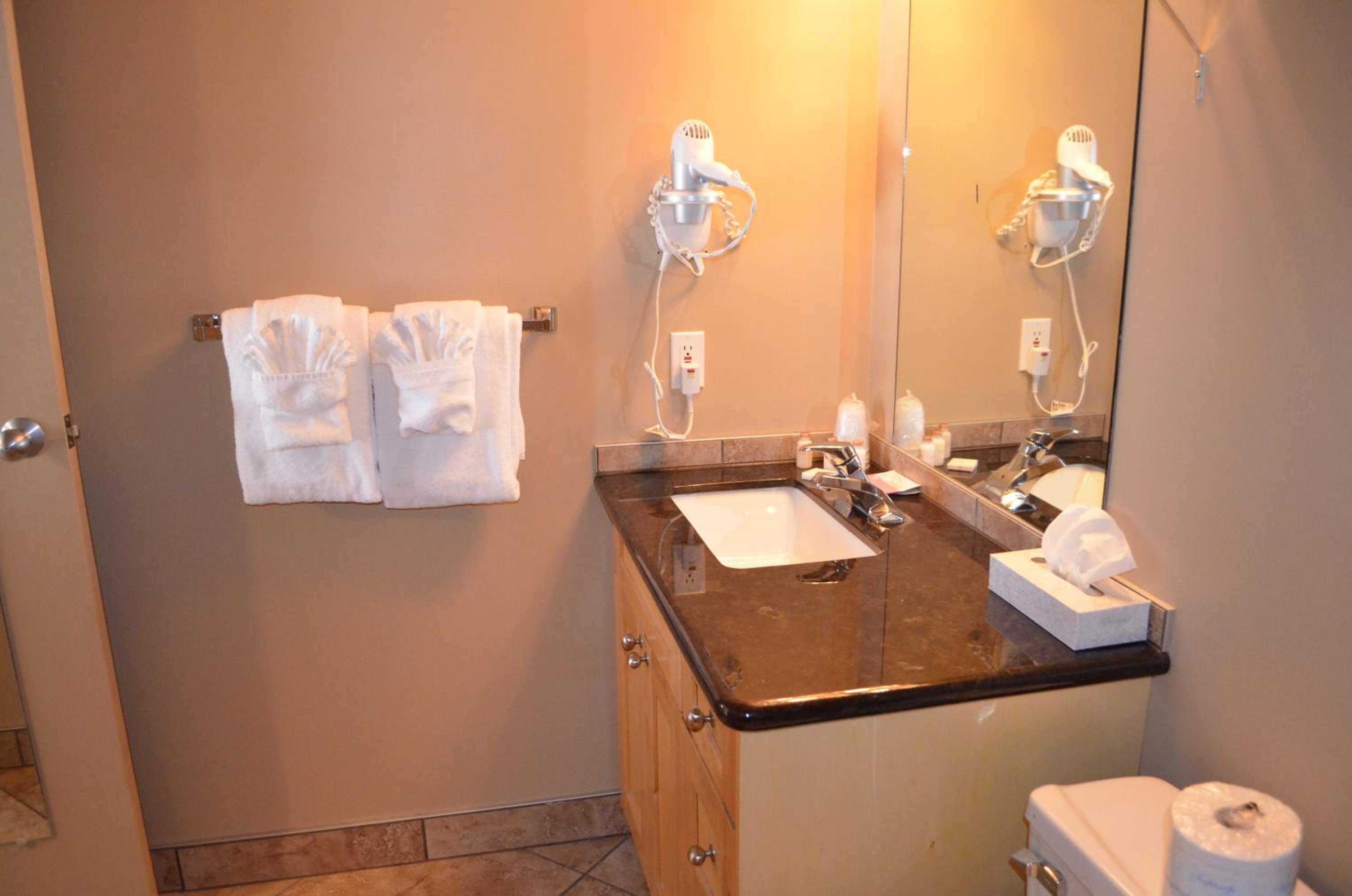 Queen Room with Three Queen Beds and Kitchen photo 3