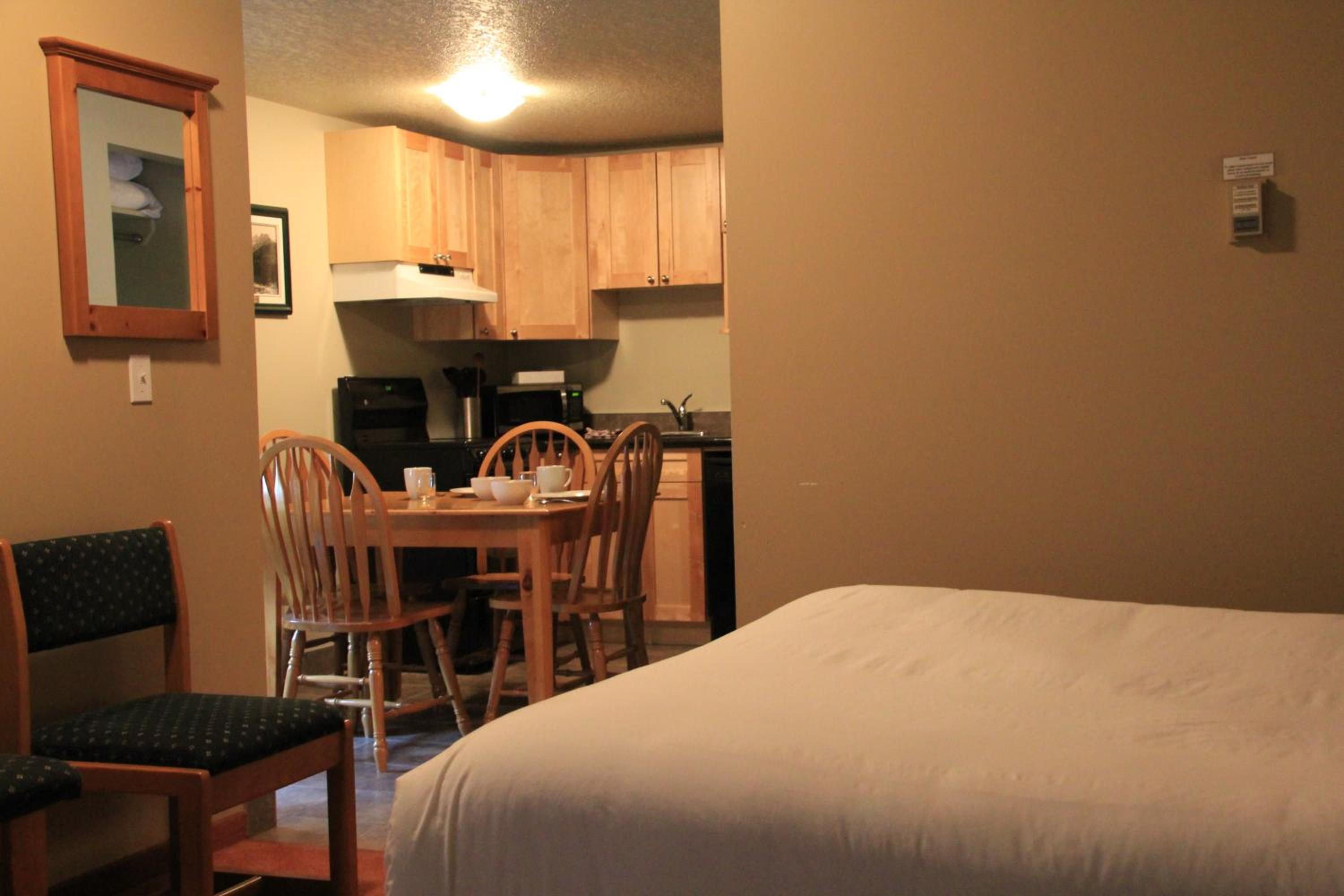 Queen Room with Two Queen Beds and Kitchen photo 1