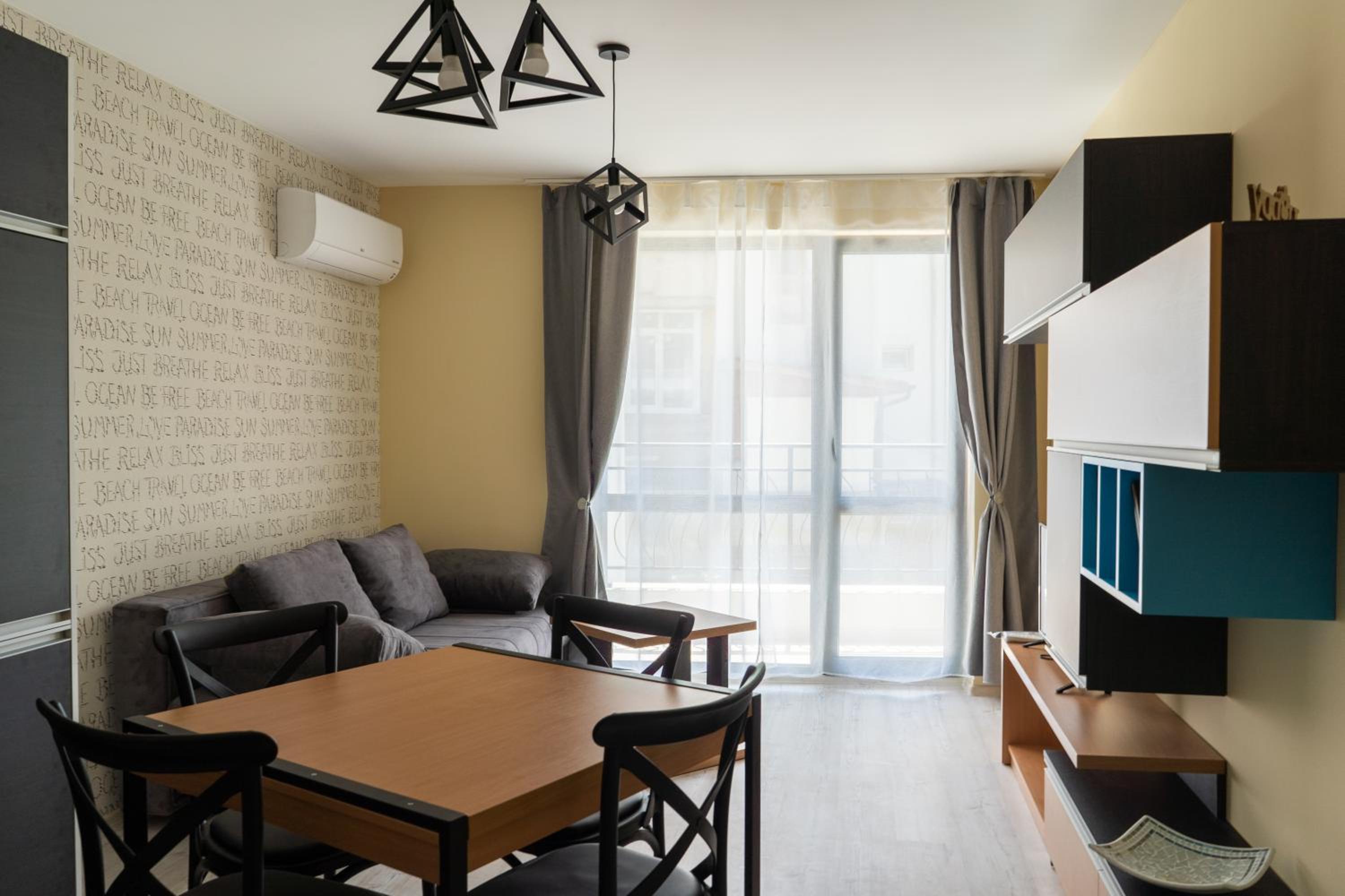 One-Bedroom Apartment photo 2