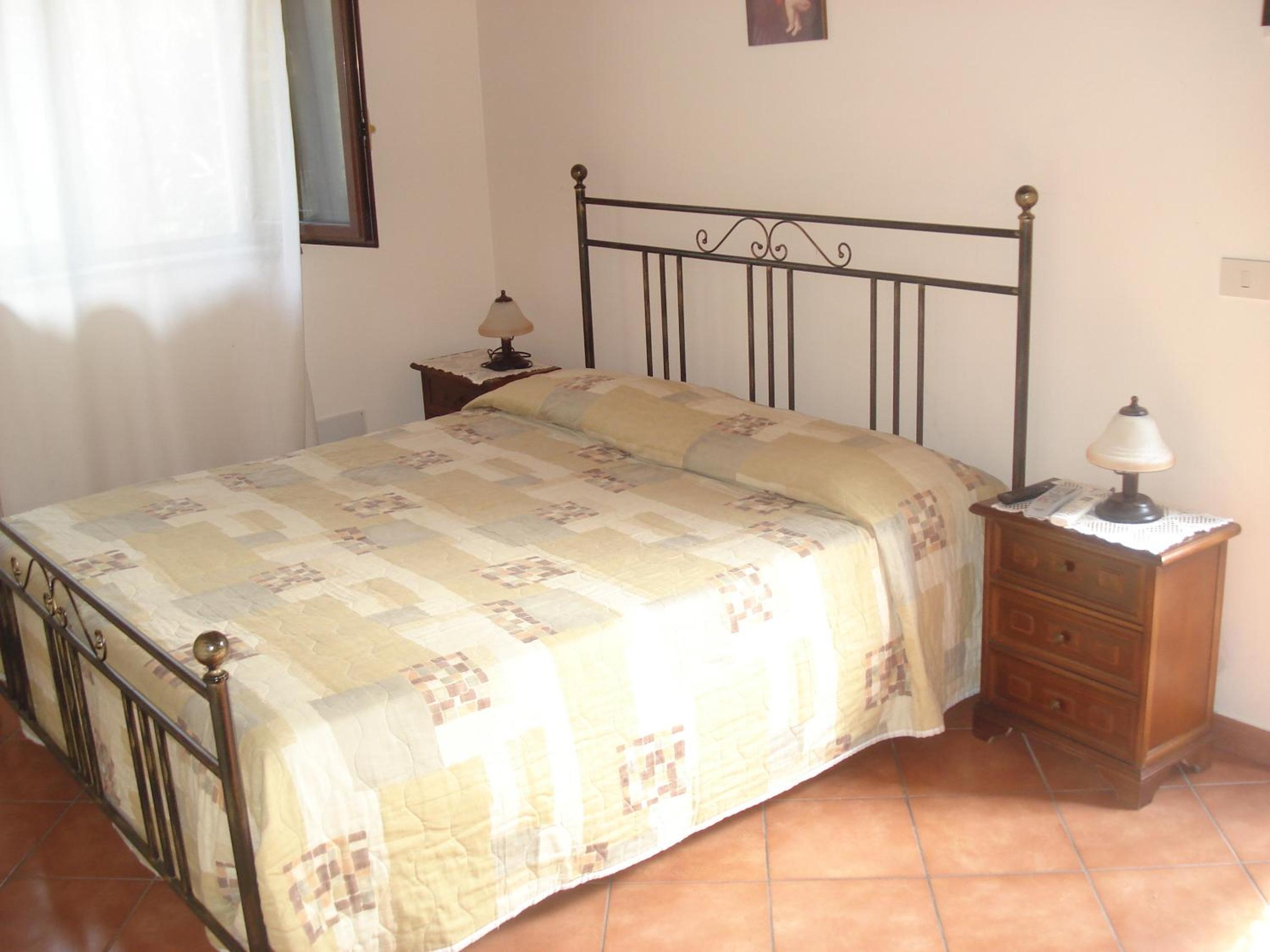Large Double Room - Photo 3