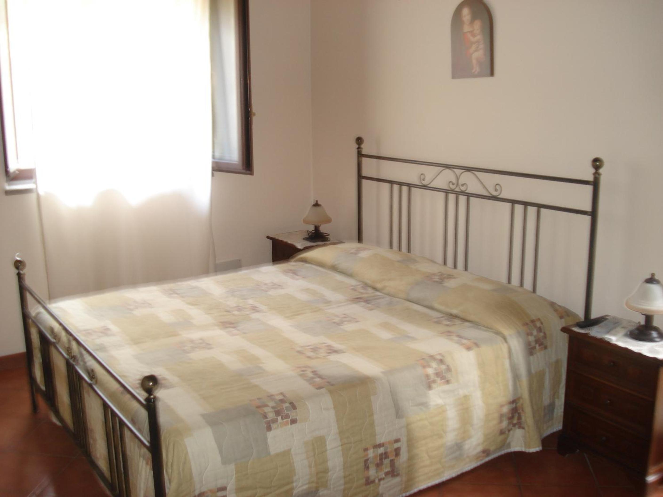 Large Double Room - Photo 4