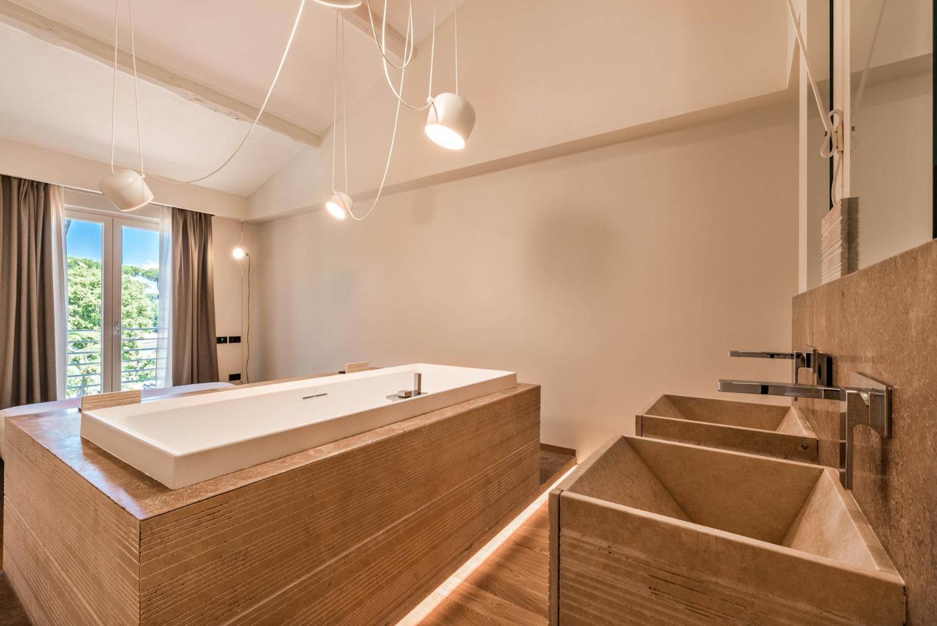 Double Room with Spa Bath photo 2